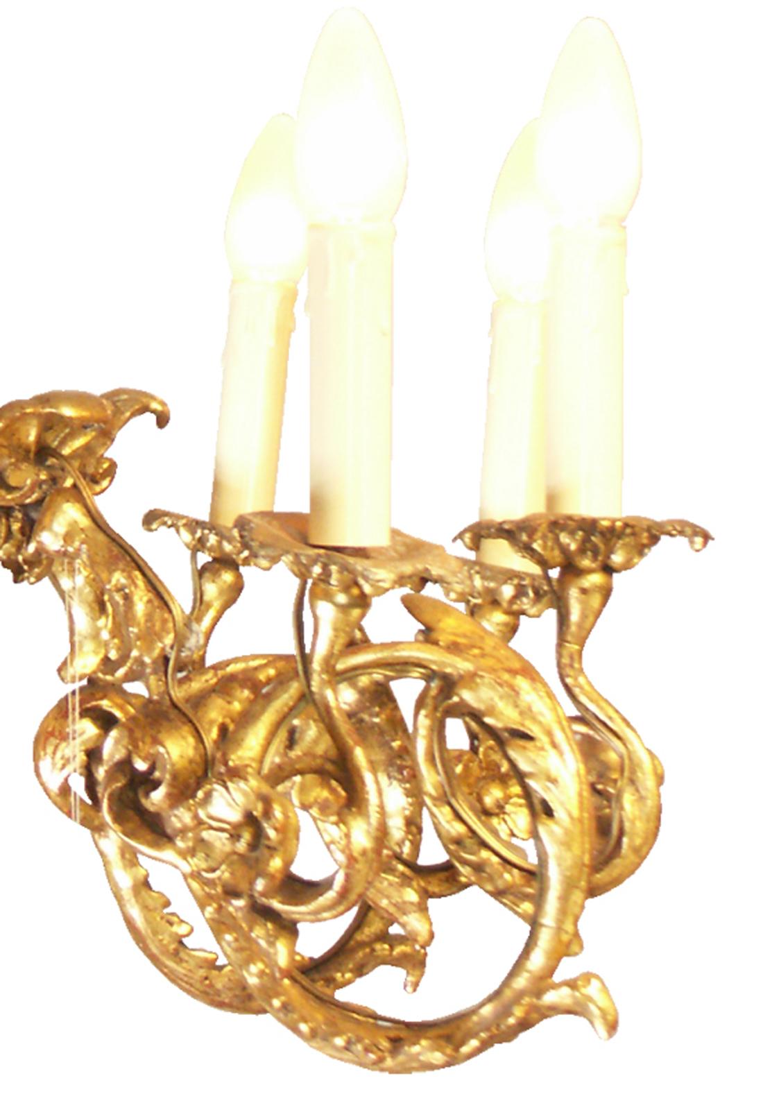 Fait main Lustre baroque en bois sculpté et doré, original des années 1920, restauré en vente