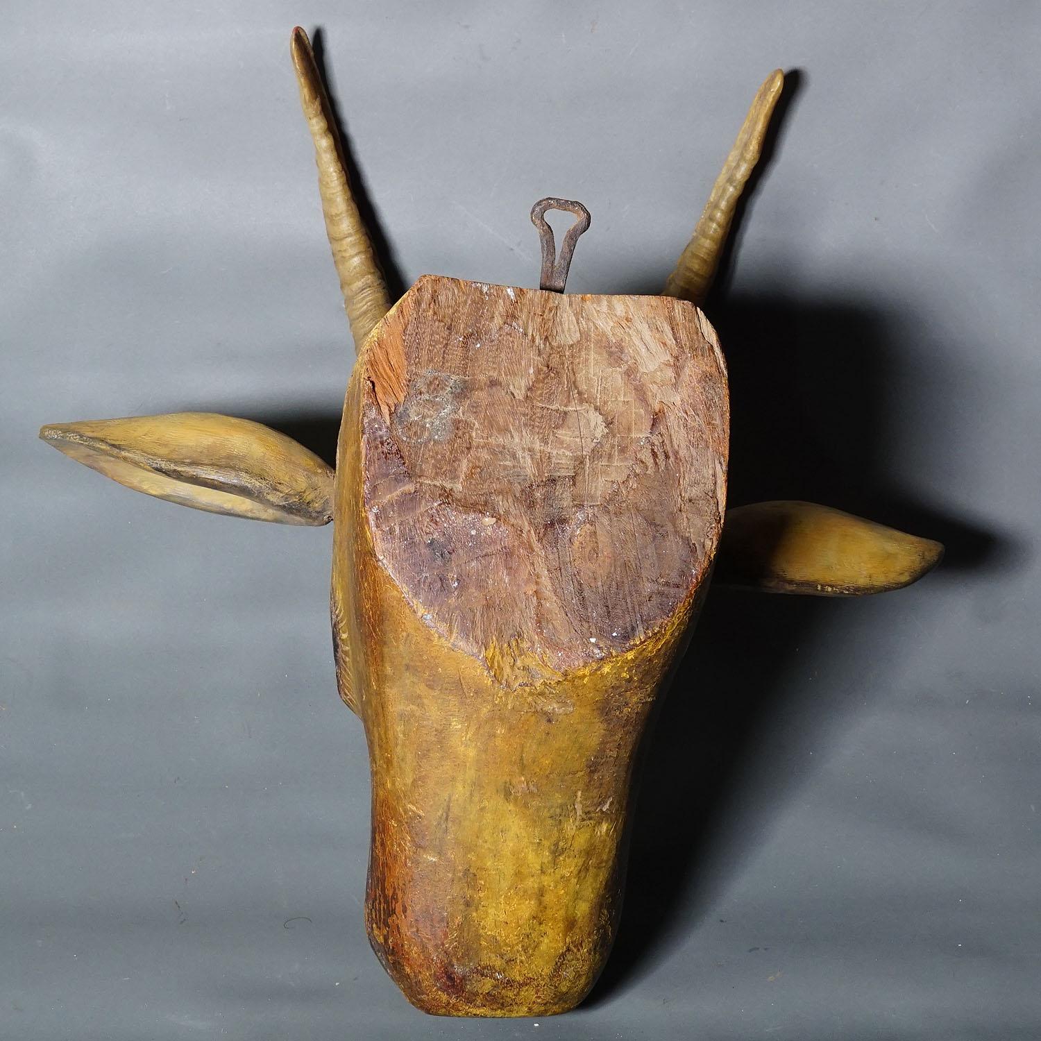 Cabeza de Cabra de Madera Tallada en Estilo Barroco, Siglo XIX en venta 3
