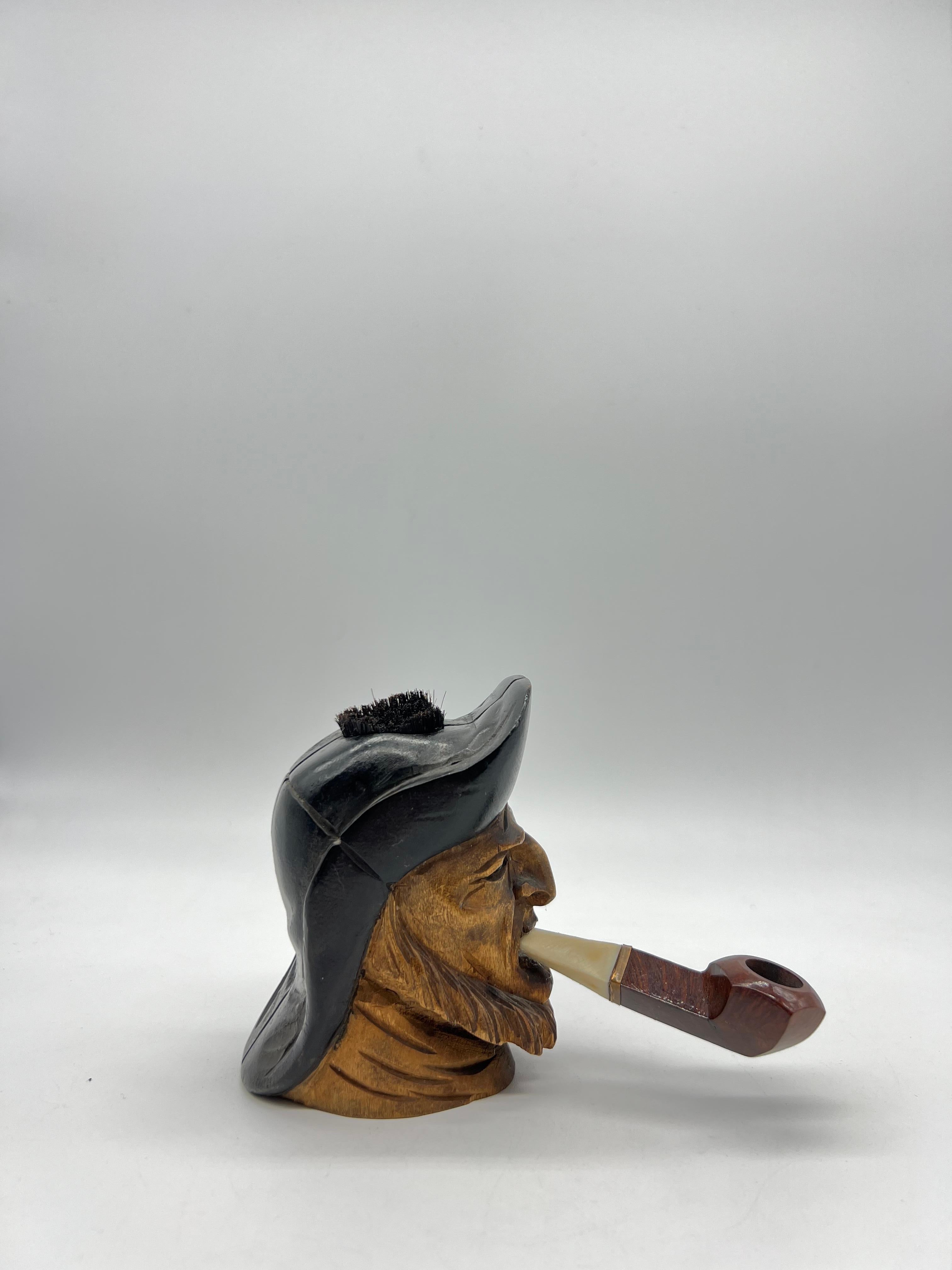 Wooden Carved Head, Sailor, with Pipe In Good Condition For Sale In Vienna, AT