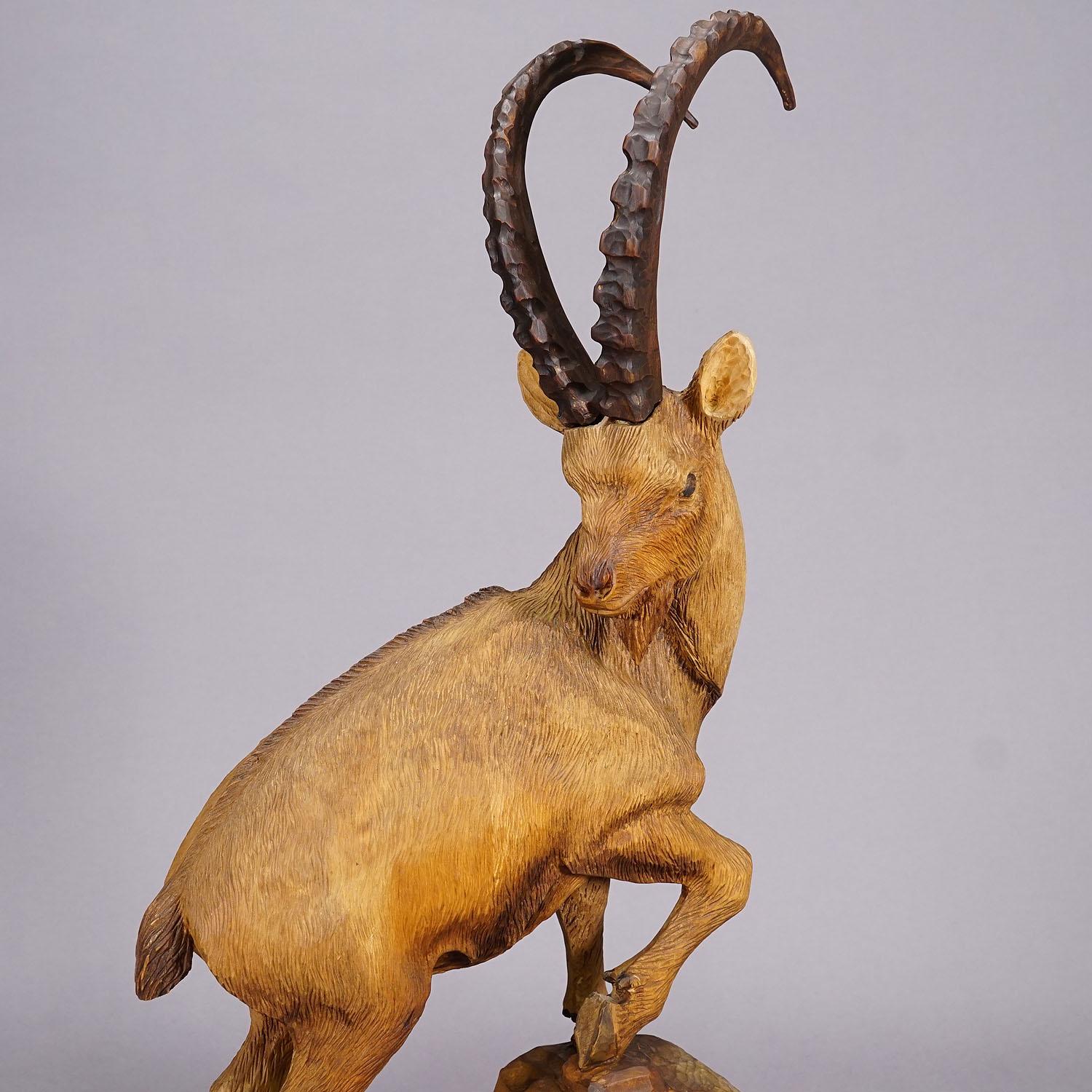 Esculturas de íbice y gamuza talladas en madera attr. a Rudolf Heissl jr. ca. 1960s en venta 2