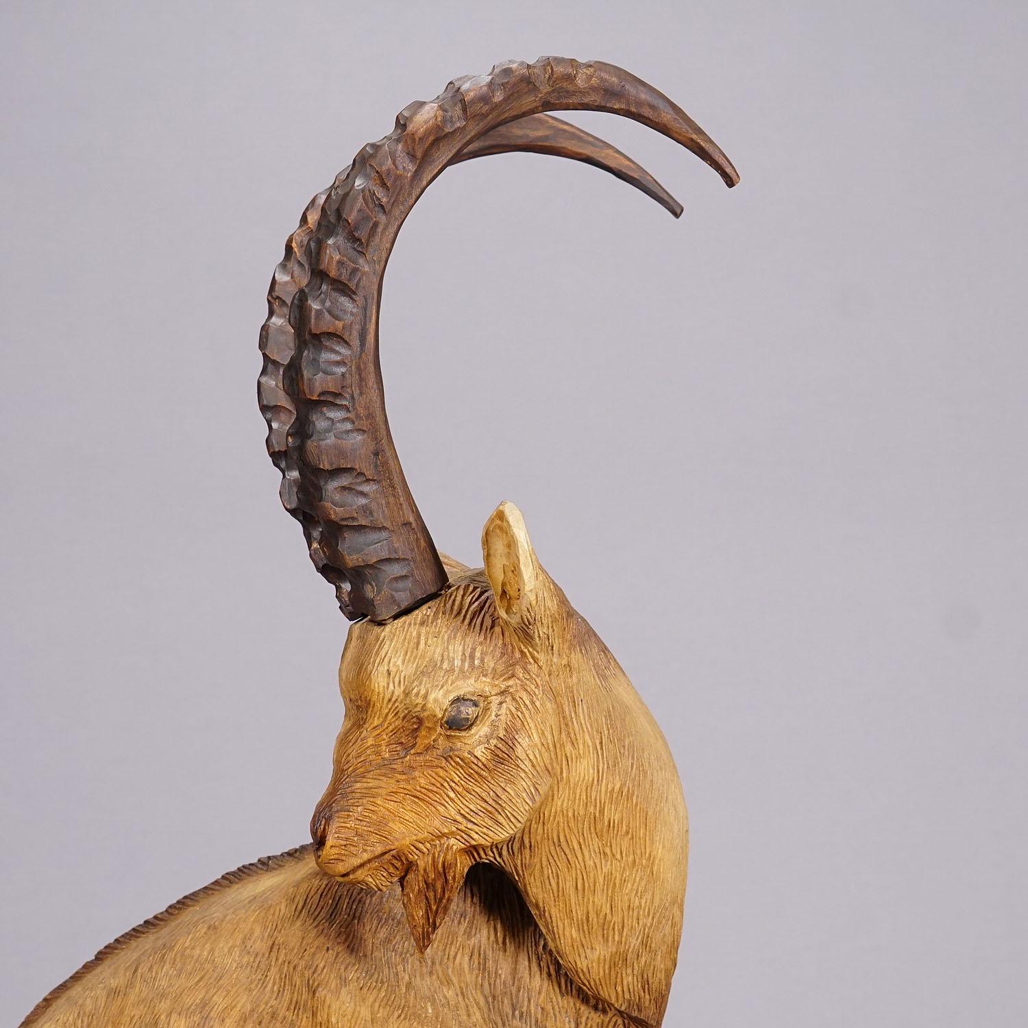 Esculturas de íbice y gamuza talladas en madera attr. a Rudolf Heissl jr. ca. 1960s en venta 3