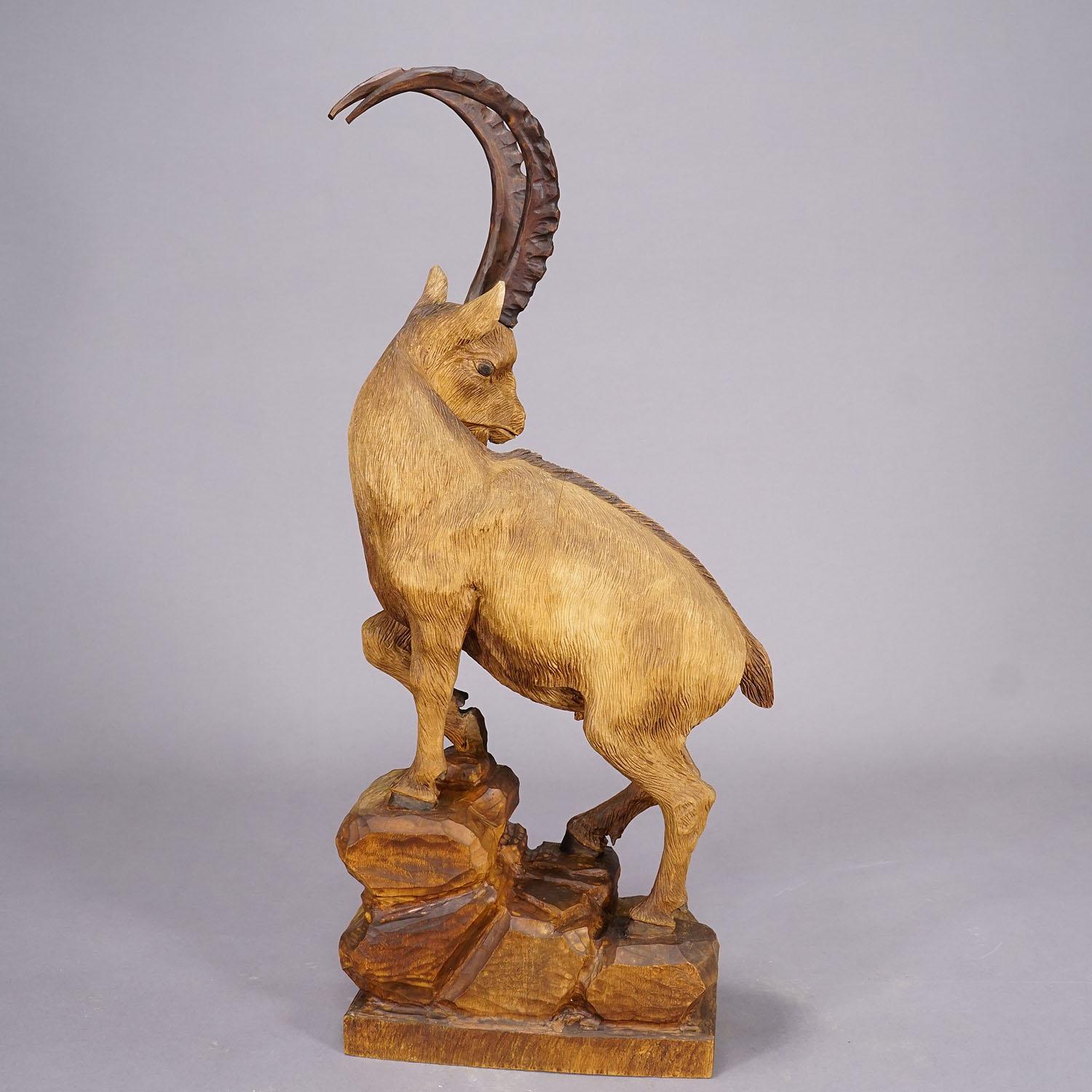 Esculturas de íbice y gamuza talladas en madera attr. a Rudolf Heissl jr. ca. 1960s en venta 4