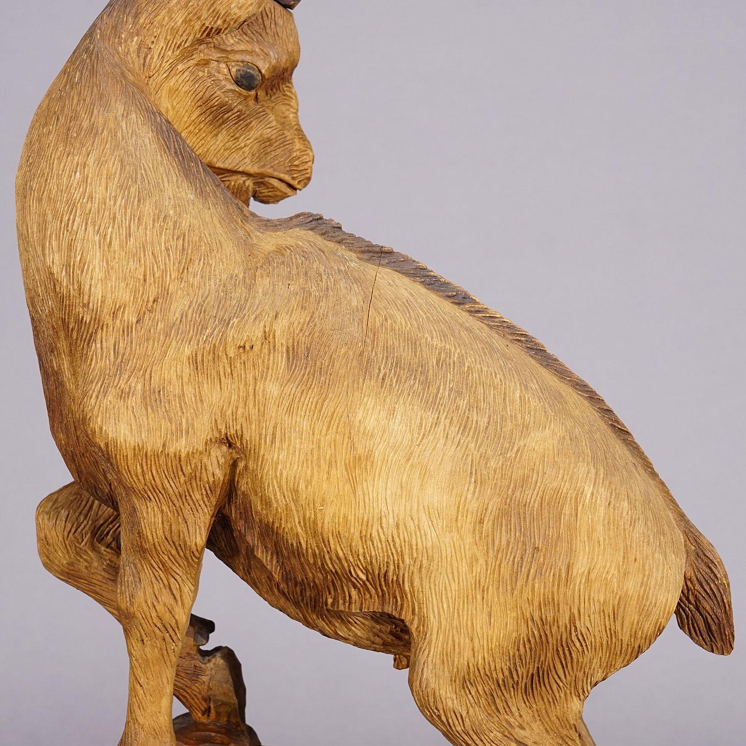 Esculturas de íbice y gamuza talladas en madera attr. a Rudolf Heissl jr. ca. 1960s en venta 5