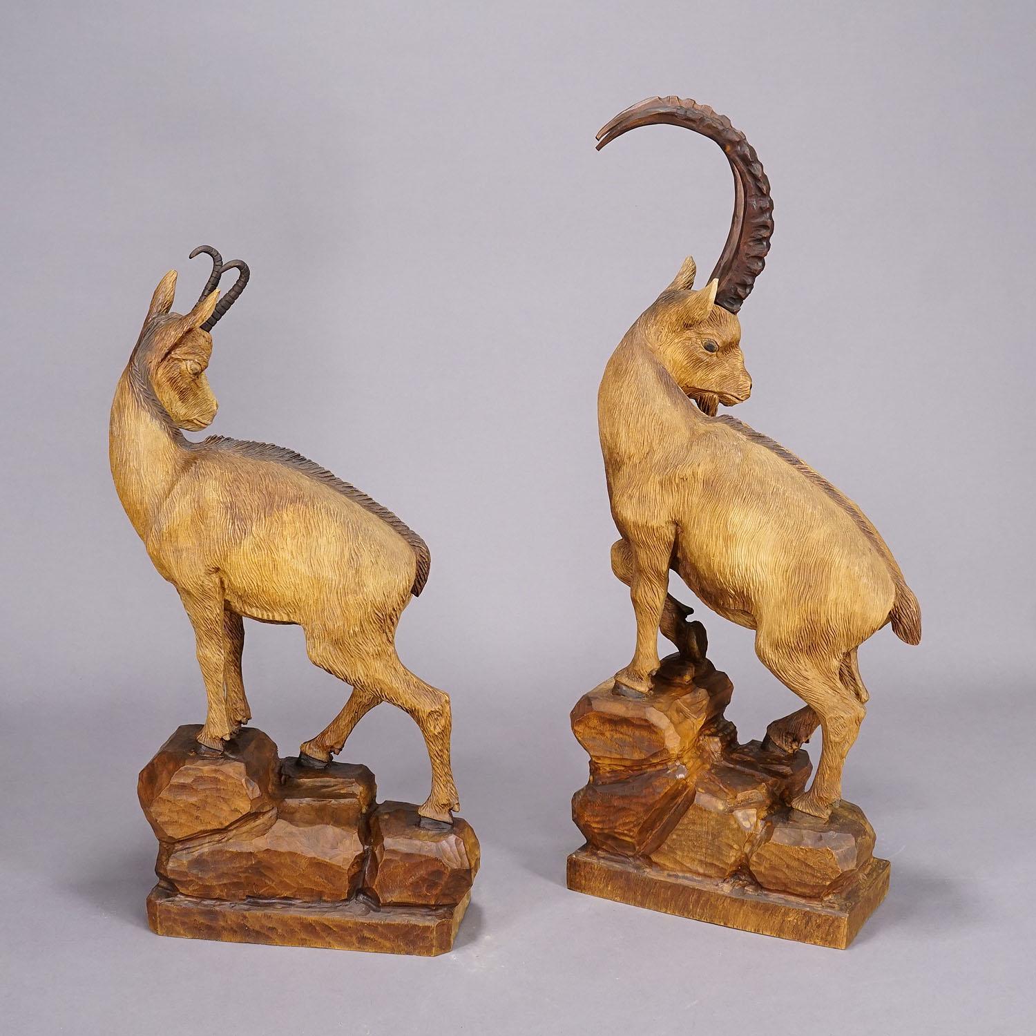 Esculturas de íbice y gamuza talladas en madera attr. a Rudolf Heissl jr. ca. 1960s Bosque negro en venta