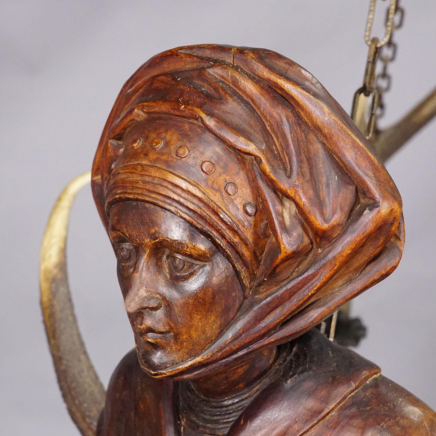 Wooden Carved Lusterweibchen of a Medieval Noble Lady ca. 1890 In Good Condition In Berghuelen, DE