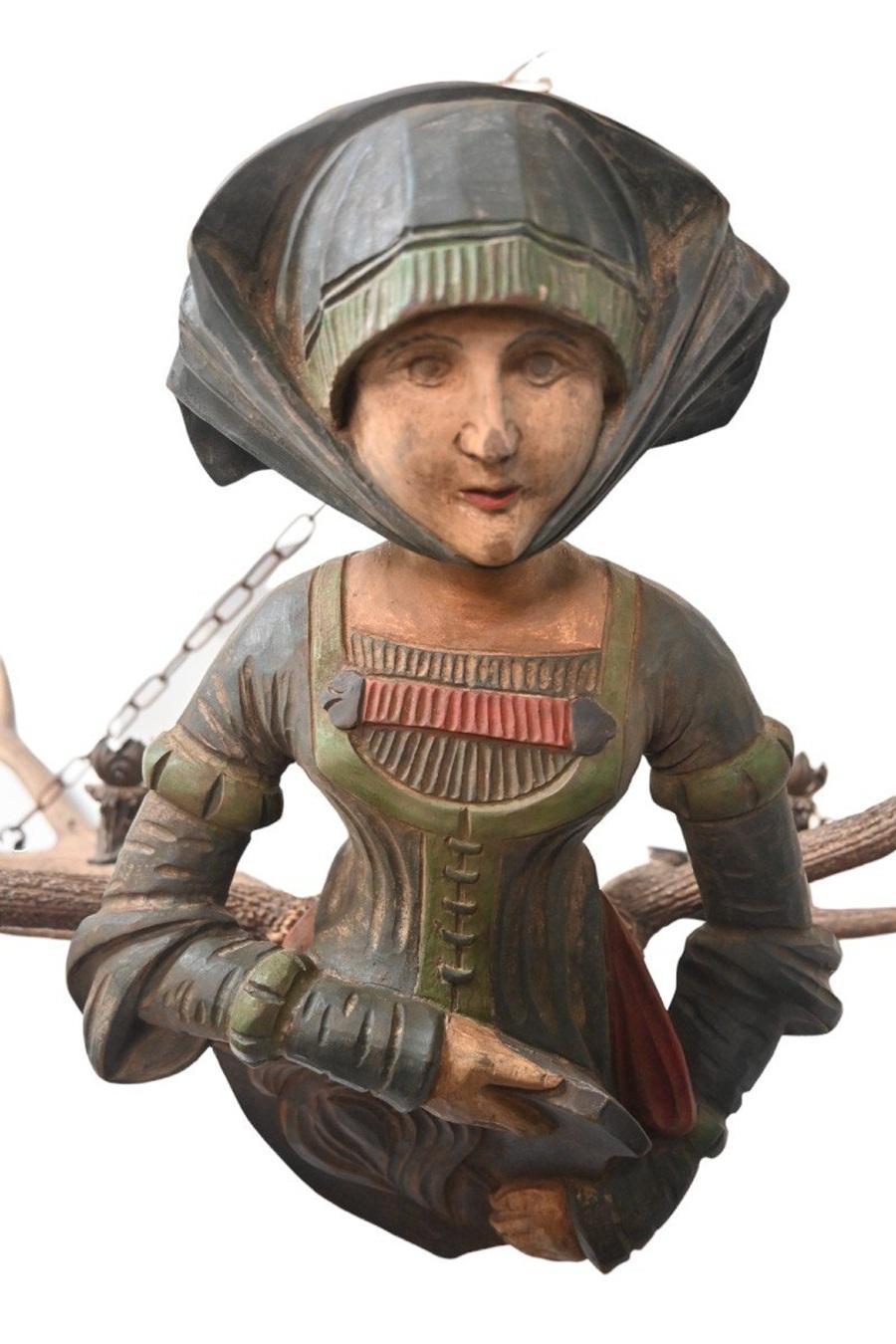 Barocco Lusterweibchen in legno intagliato di una nobildonna medievale, fine XIX secolo in vendita