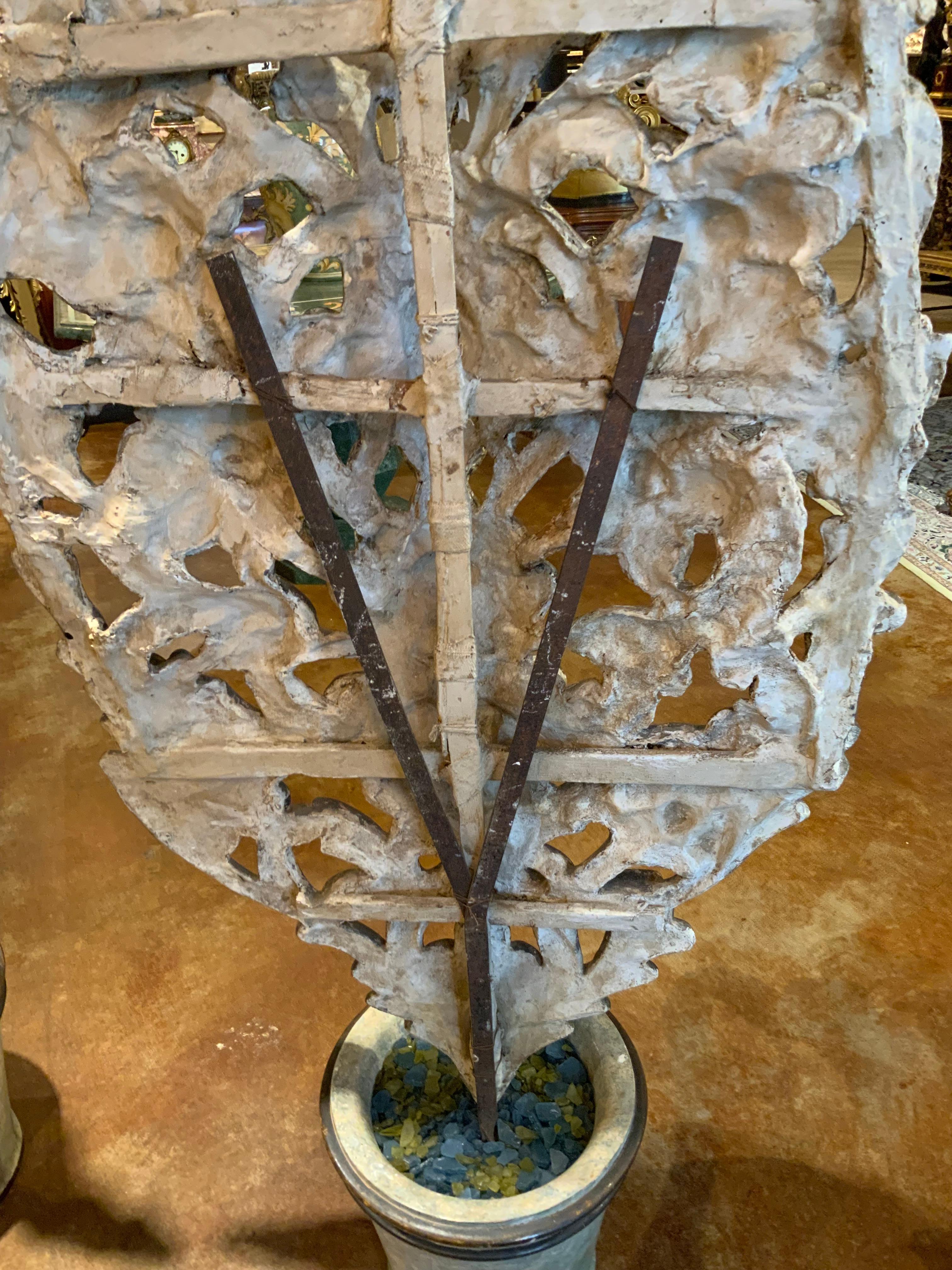 Wooden carved pair of topiaries in silver and gold gilt In Excellent Condition For Sale In Houston, TX