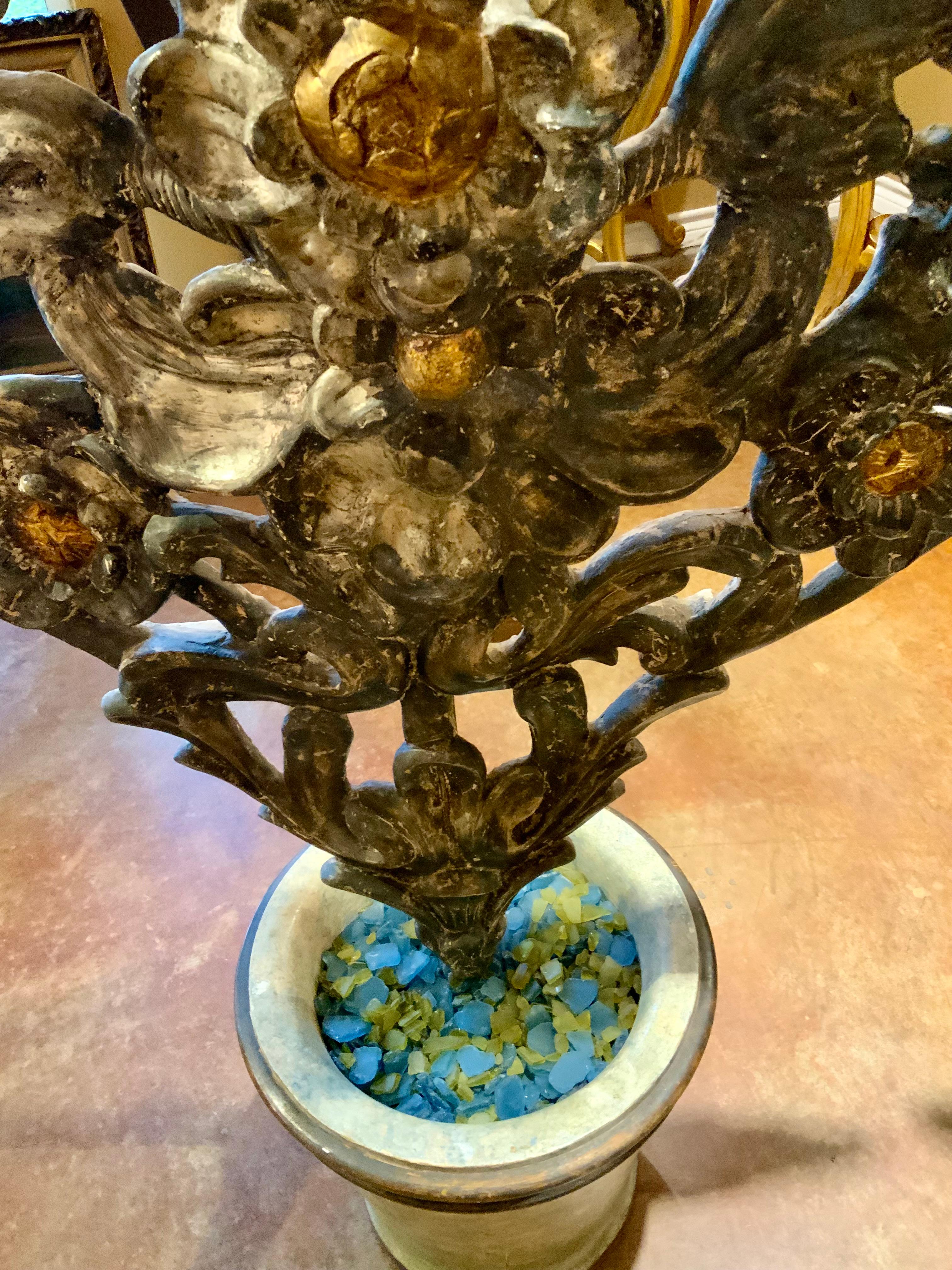 Wooden carved pair of topiaries in silver and gold gilt For Sale 2