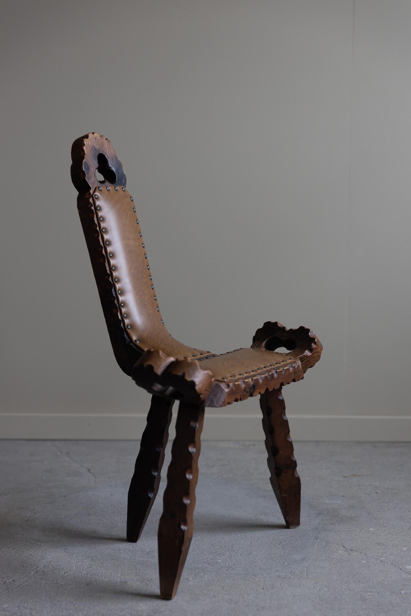 Wooden Carved Tripod Chair with Leather Seat, Wabi Sabi, Early 20th Century For Sale 4