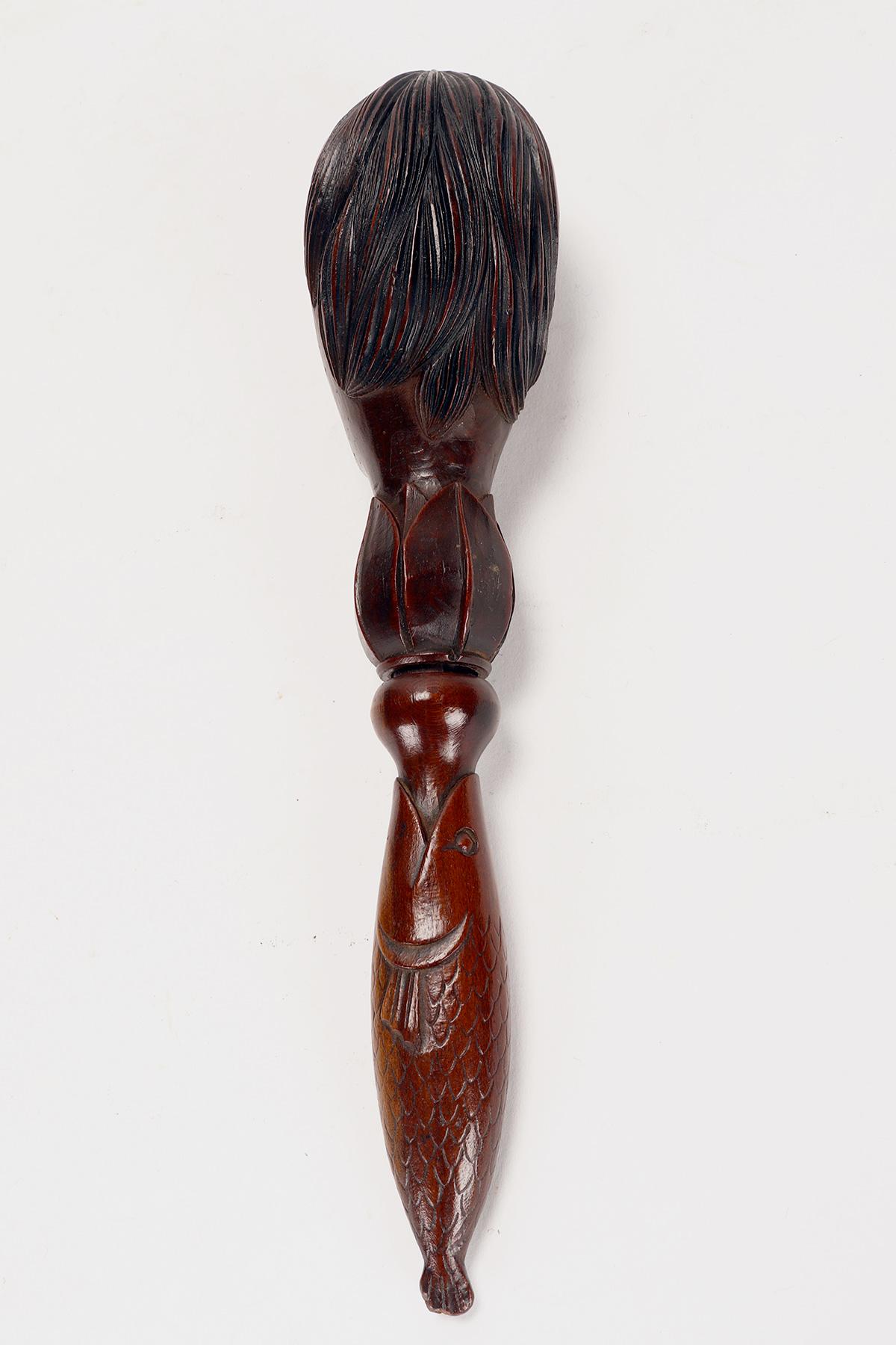 XIXe siècle Casse-noix en bois de carvin représentant une tête d'homme hurlant, France 1880.  en vente