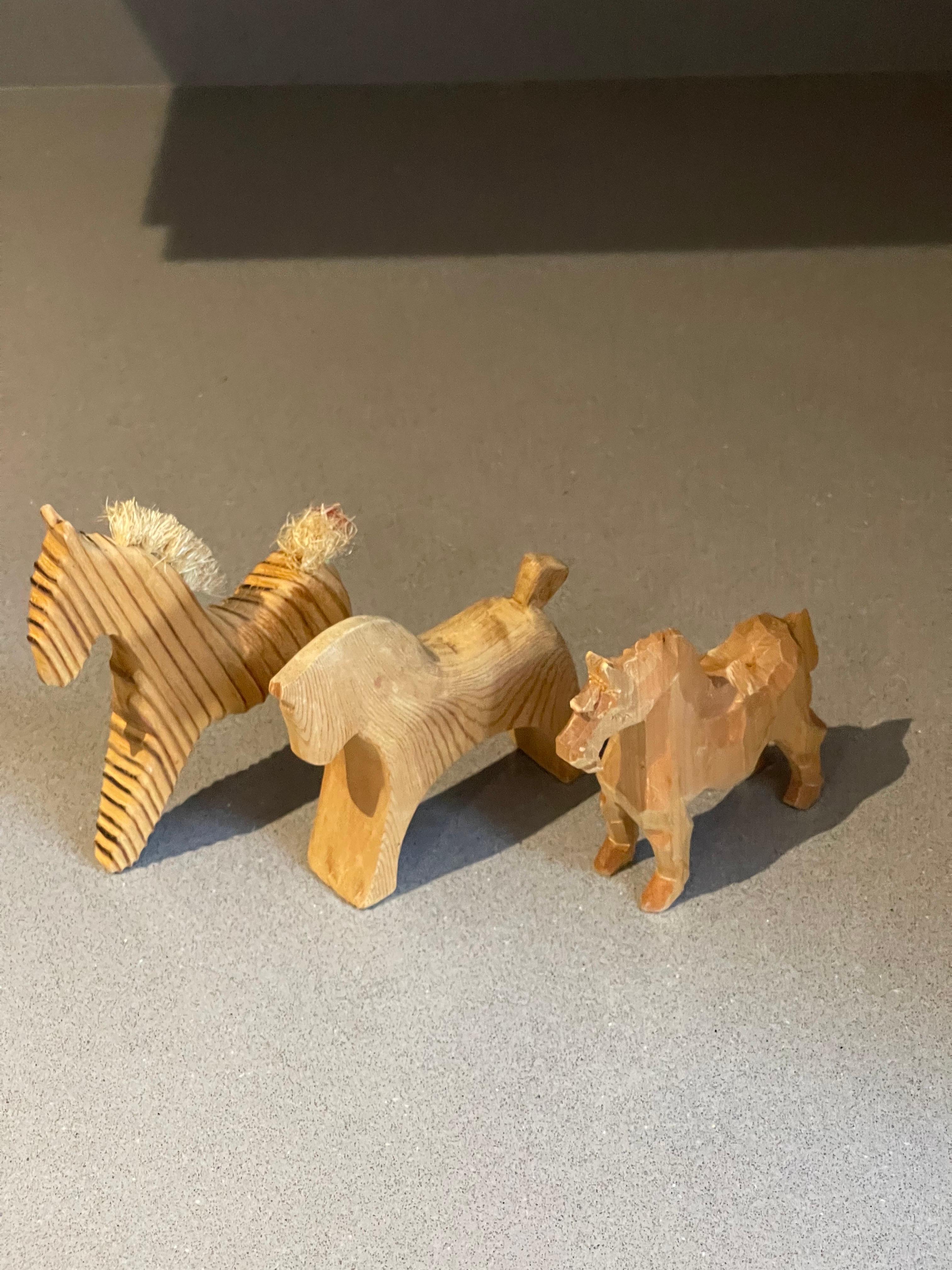 Wooden Carving Animal Sculptures A Set Of 3 Antique Decorative Horses Figurine For Sale 3