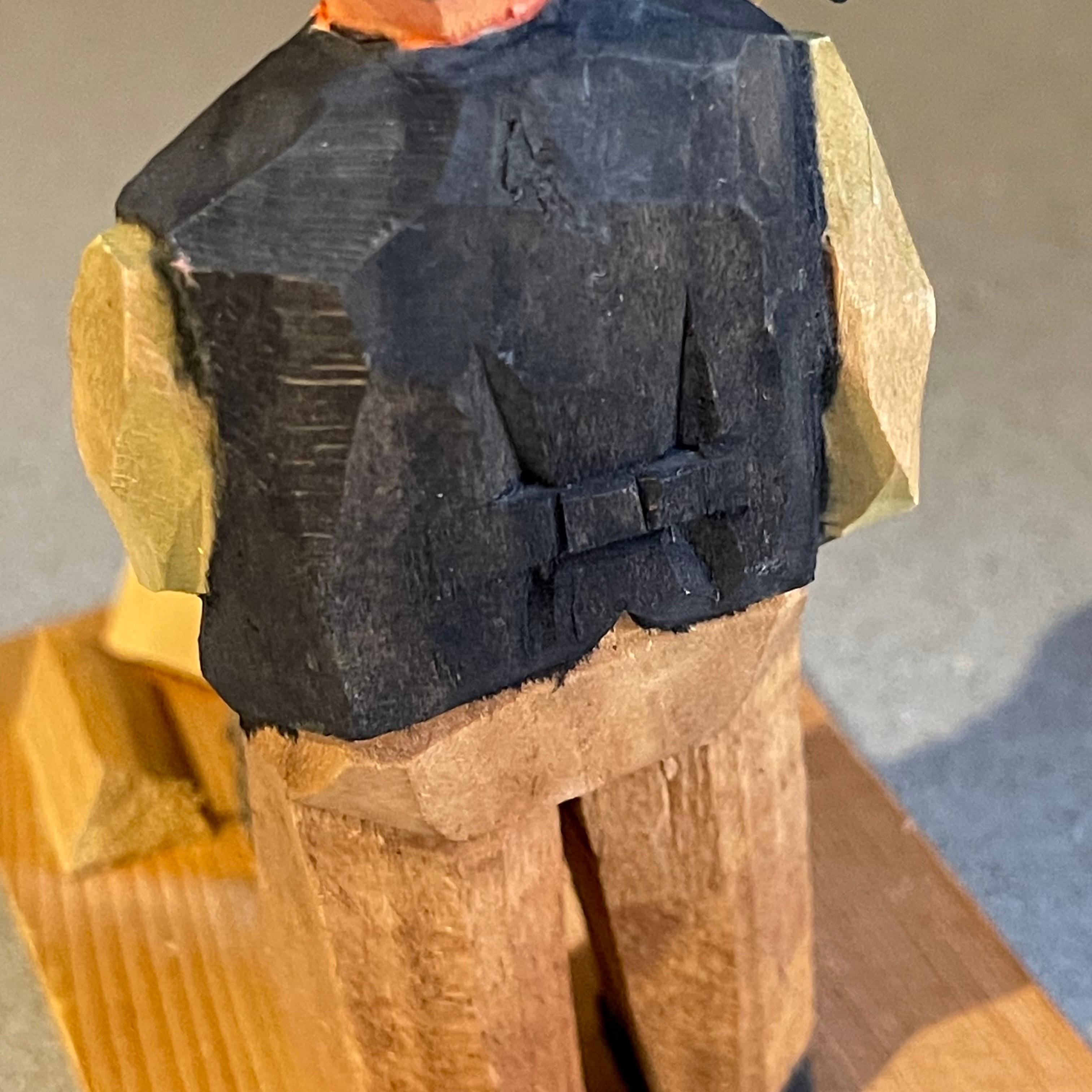 Talla de Madera Esculturas Humanas Figurilla Decorativa Antigua de un Hombre Rústico Cerámico en venta