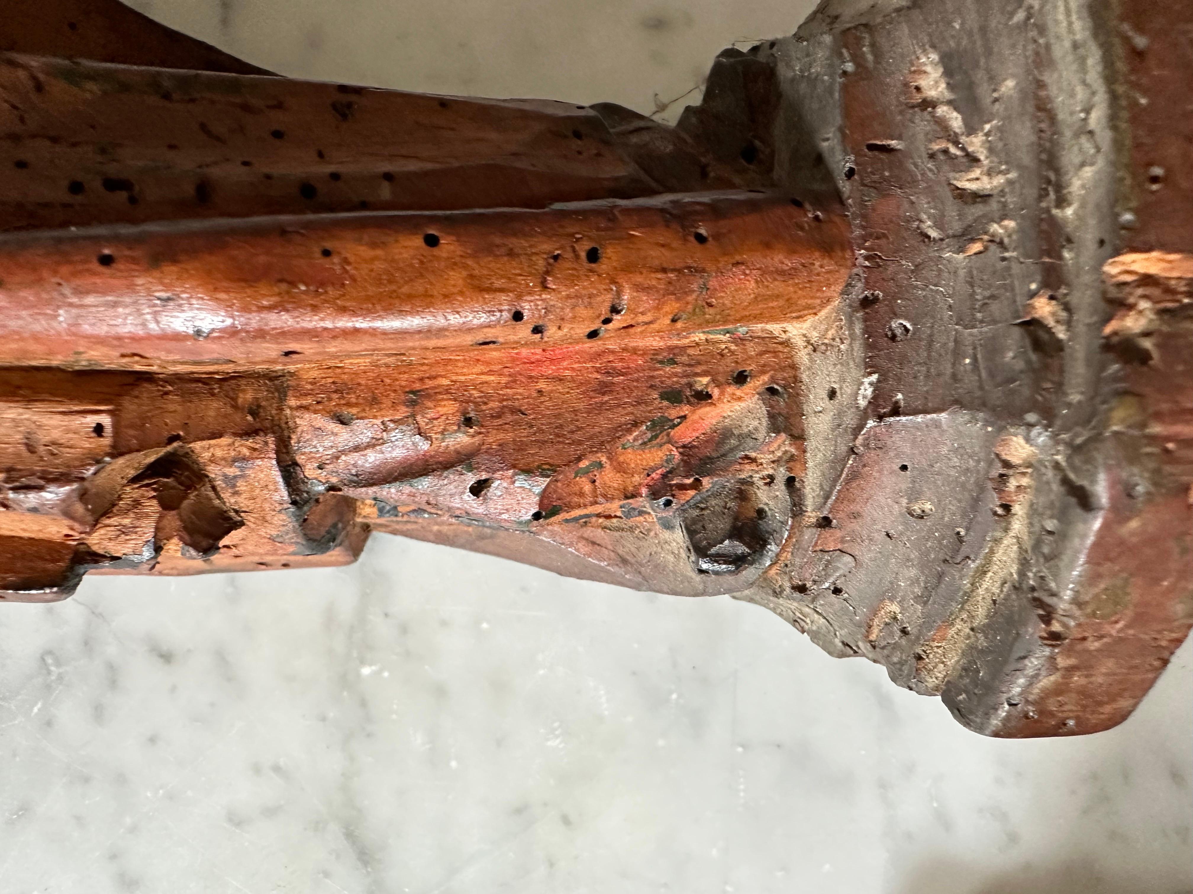 Gotico Scultura in legno di una donna gotica con copricapo elegante, Paesi Bassi, XVII secolo in vendita