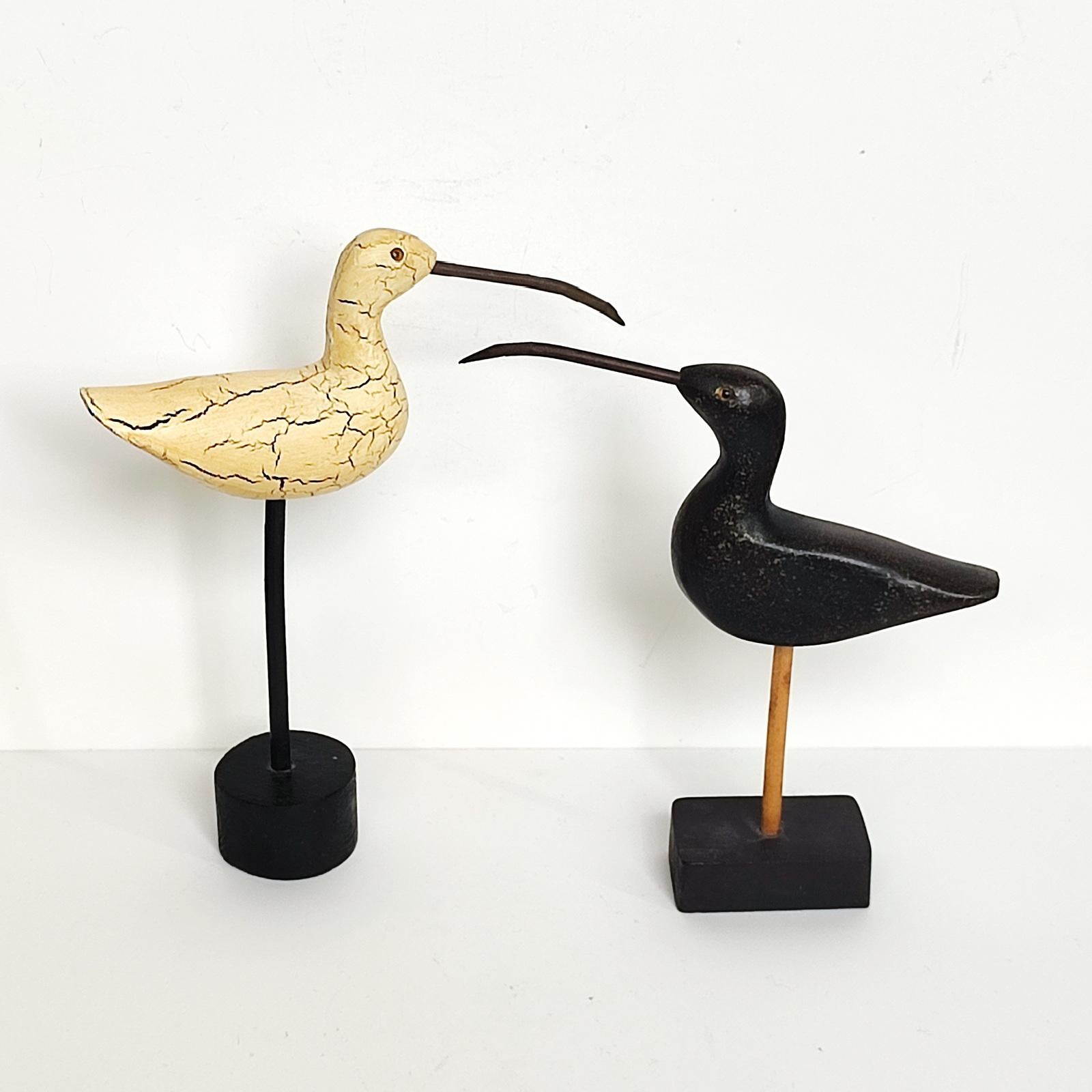 Wooden Carving Set of Two Shorebirds Hand-crafted Figurines, Decorative Curlews For Sale 1