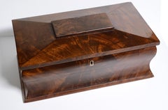 Scrigno in legno con specchio metà del XIX secolo Biedermeier in mogano a fuoco