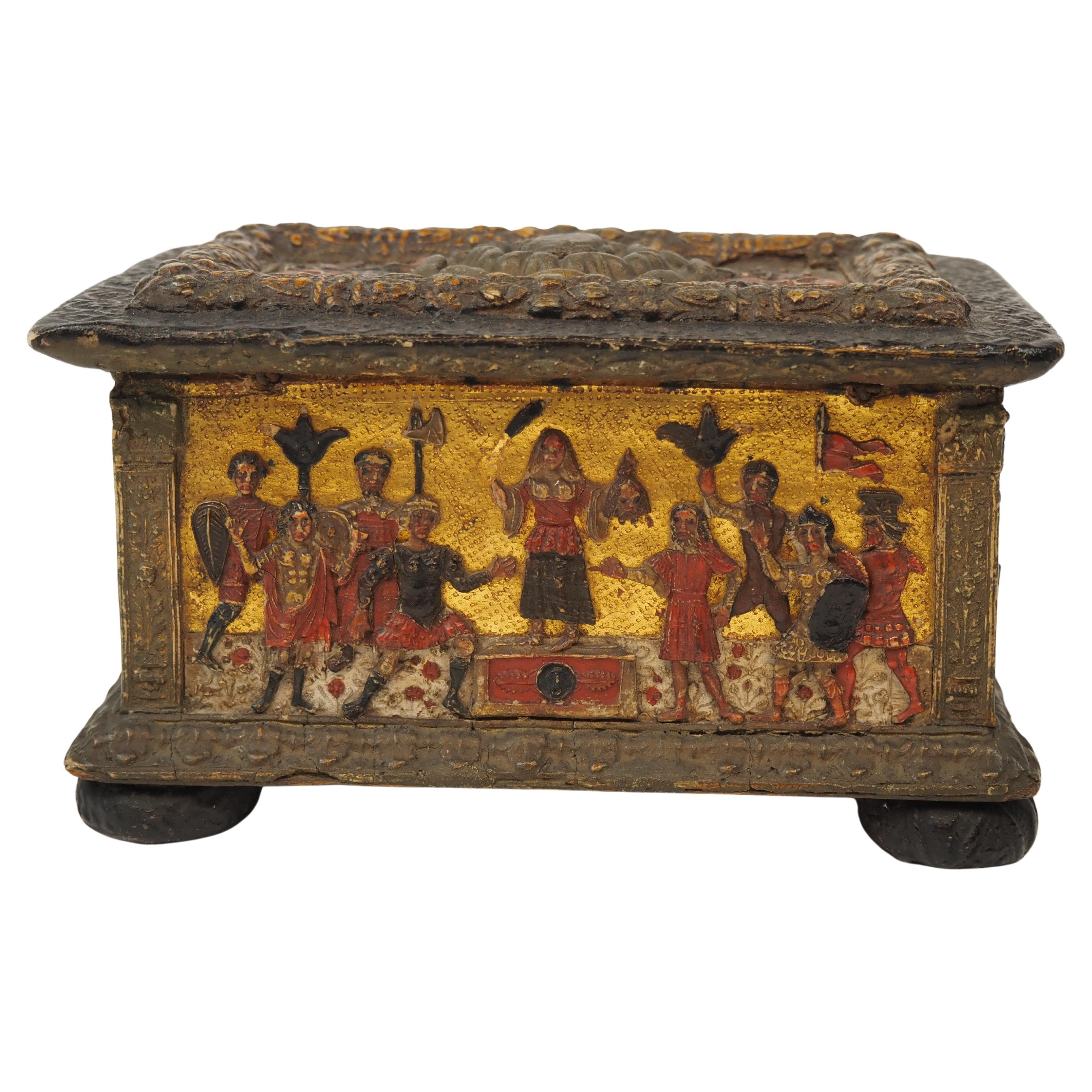 Arqueta de madera con decoración en relieve 