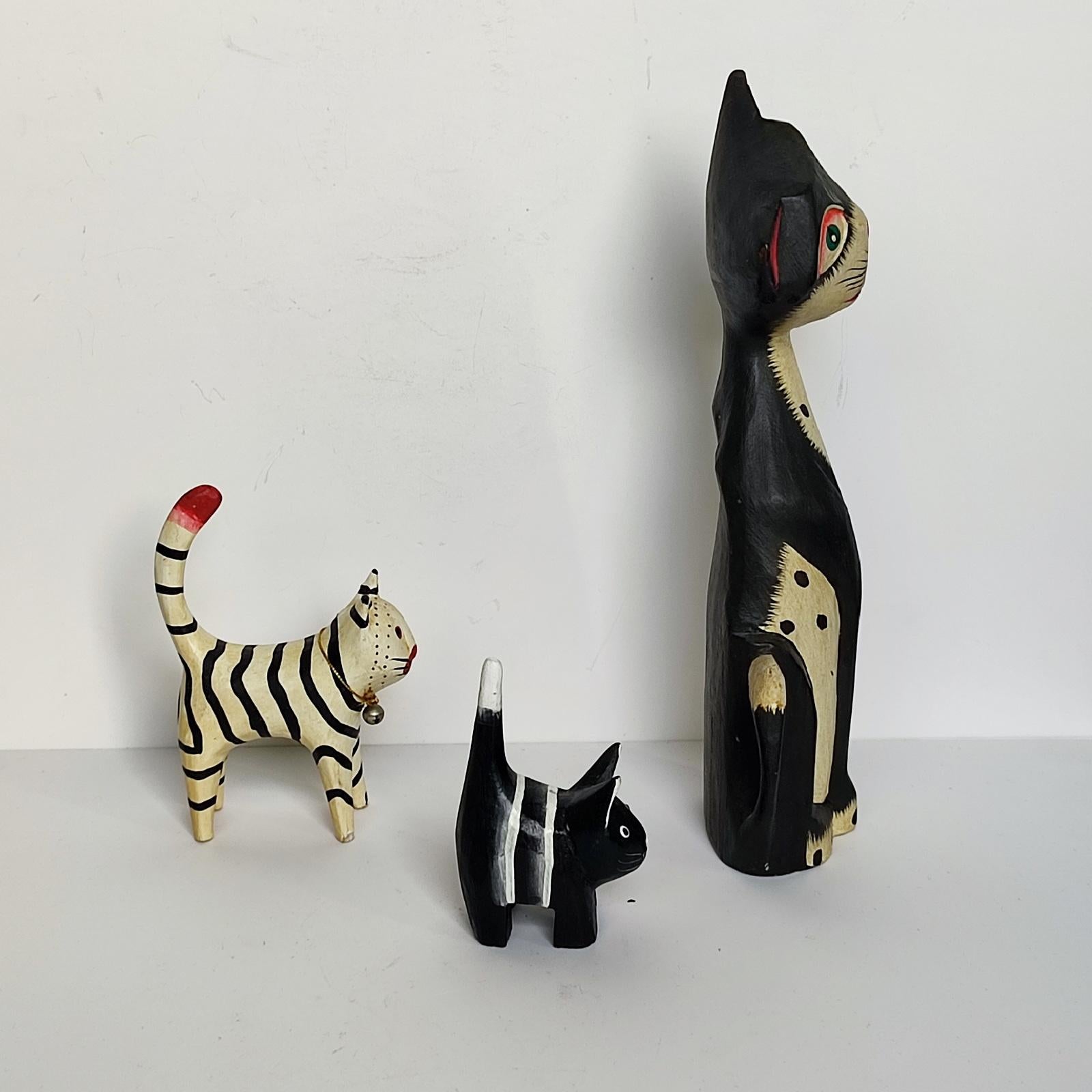 Figurines de chat en bois fabriquées à la main, par Different Design Lite Annorlunda Hantverk Excellent état - En vente à Bochum, NRW