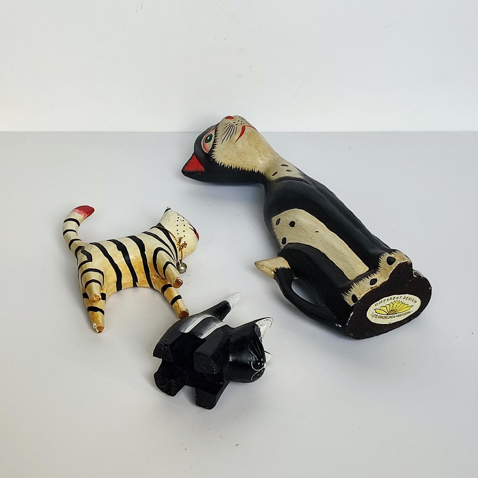 Fin du 20e siècle Figurines de chat en bois fabriquées à la main, par Different Design Lite Annorlunda Hantverk en vente