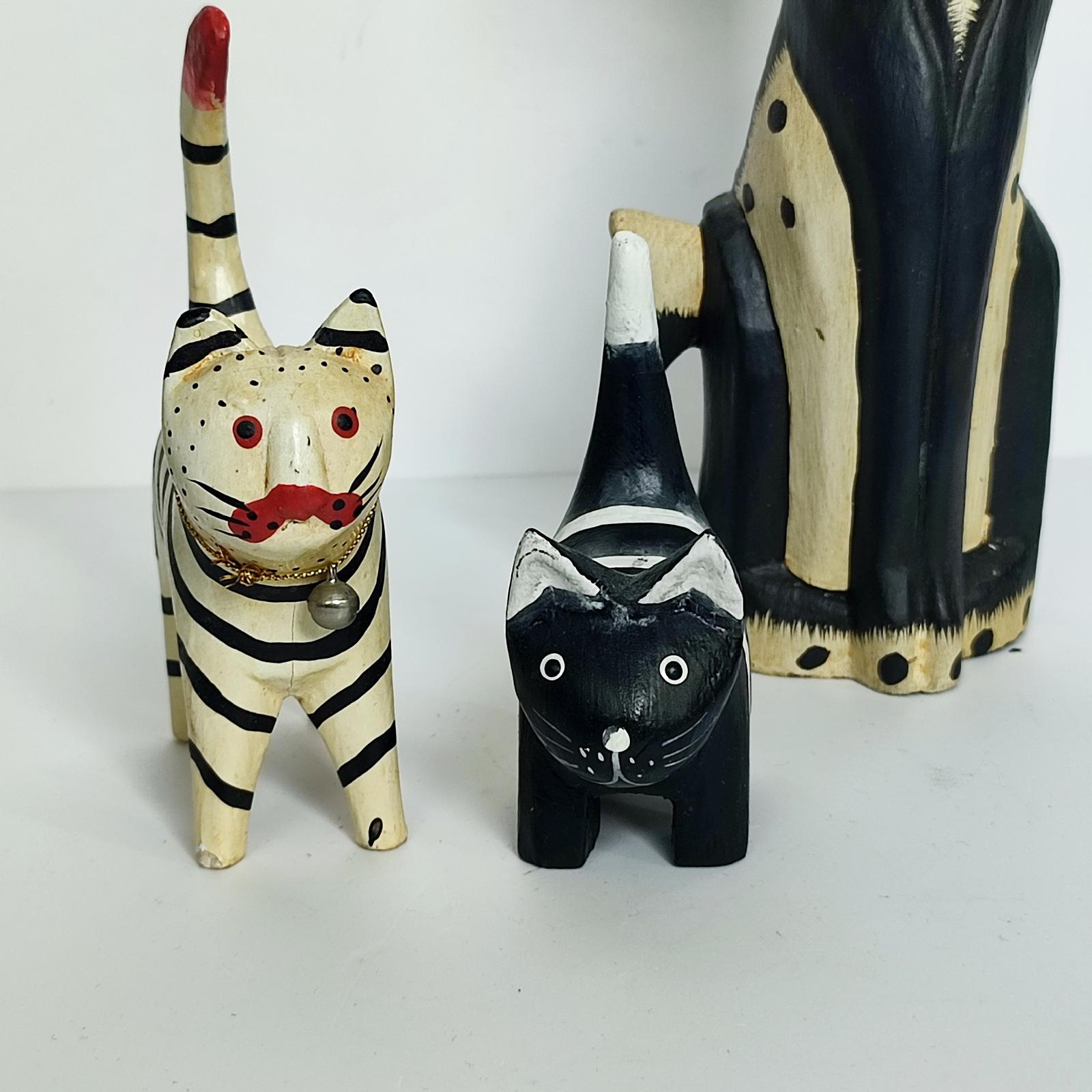 Figurines de chat en bois fabriquées à la main, par Different Design Lite Annorlunda Hantverk en vente 1