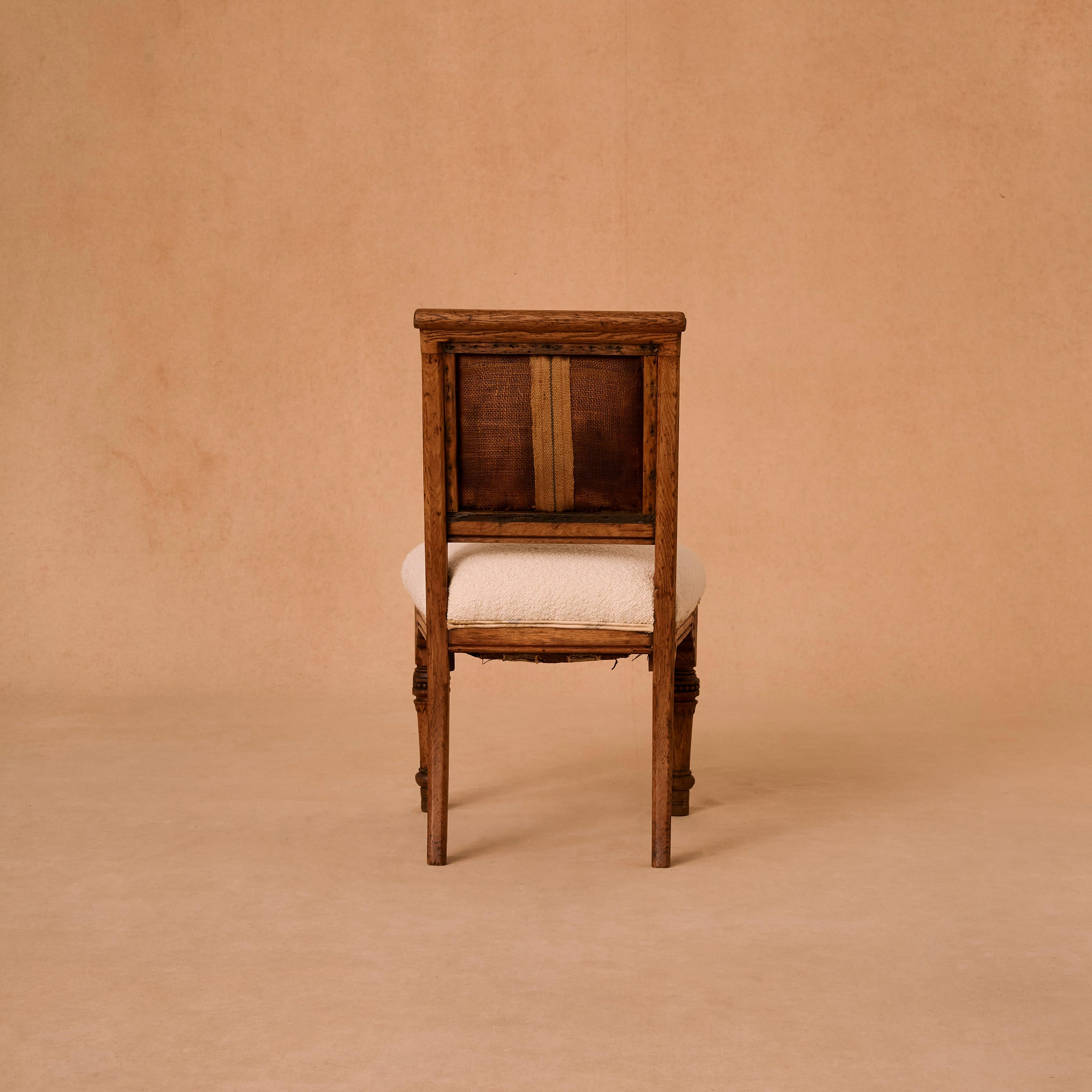 Milieu du XXe siècle Chaise en bois avec tapisserie Boucle Crème en vente