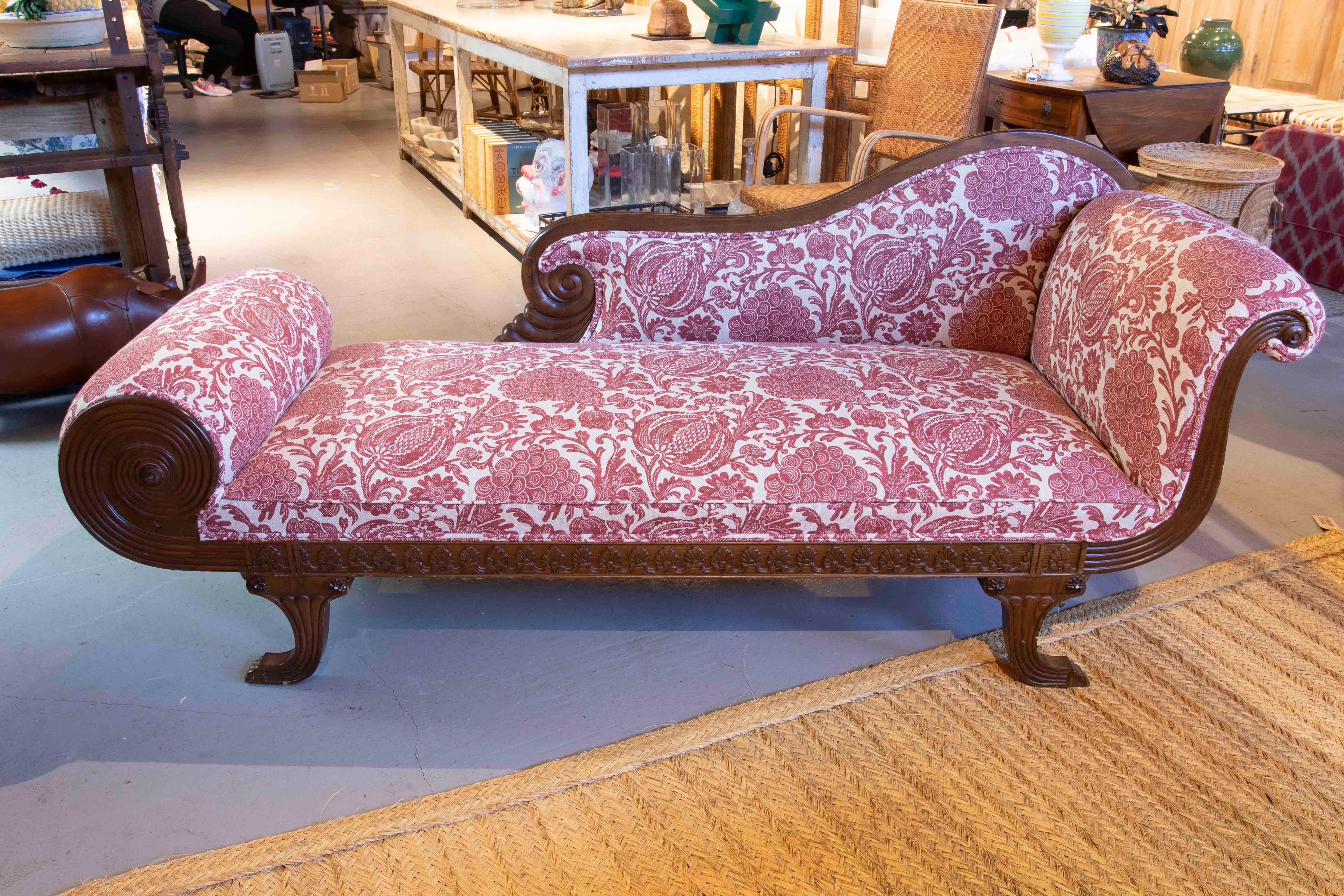 Spanish Wooden Chaise Longue with a New Upholstery and Pomegranate Decoration  For Sale