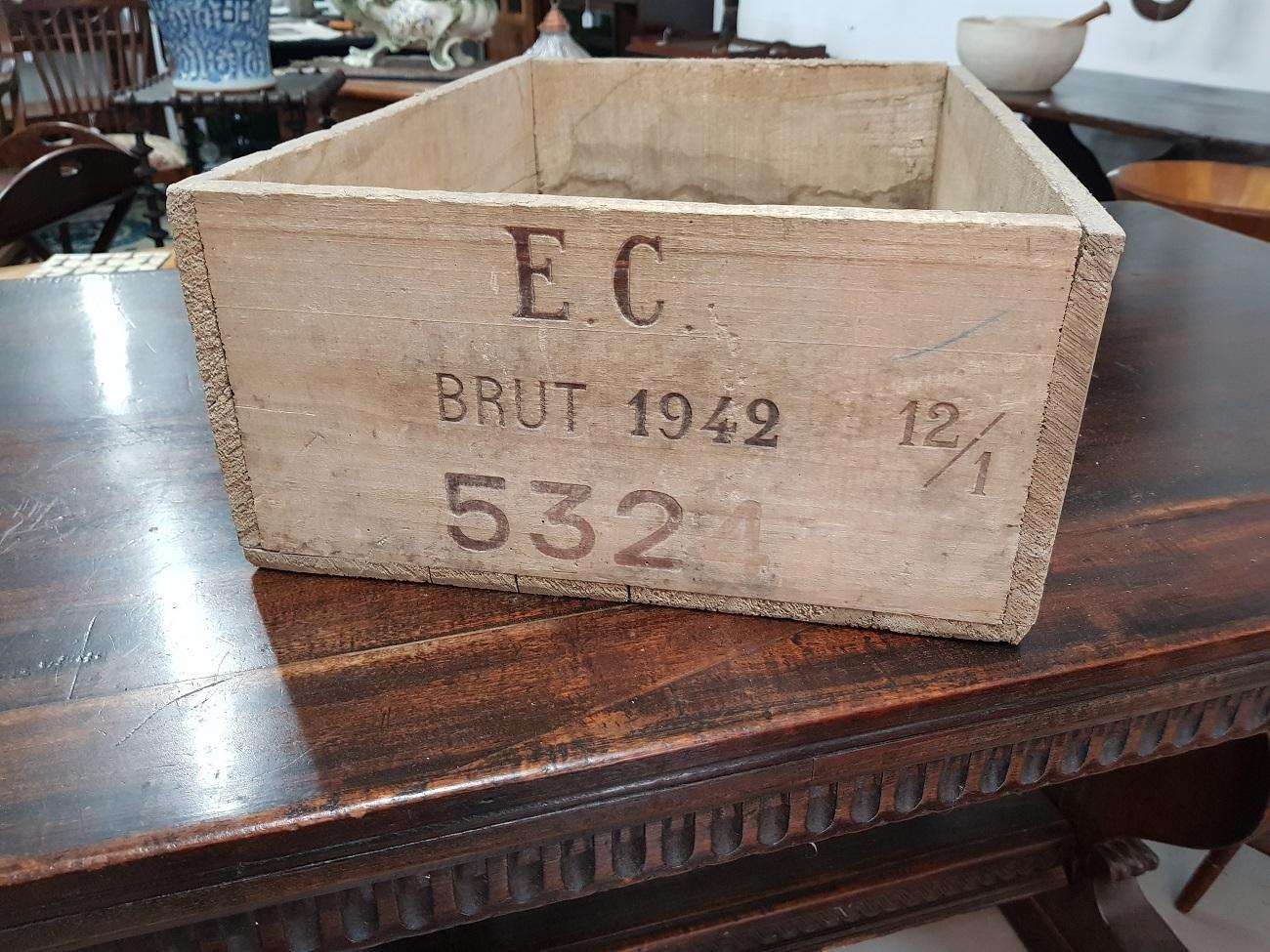 Old and beautiful used crate for Champagne from the company Veuve Clicquot-Ponsardin Reims-France Brut dated 1942 and it stored 12 bottles.

The measurements are,
Depth 38 cm/ 14.9 inch.
Width 54 cm/ 21.2 inch.
Height 19 cm/ 7.4 inch.
 