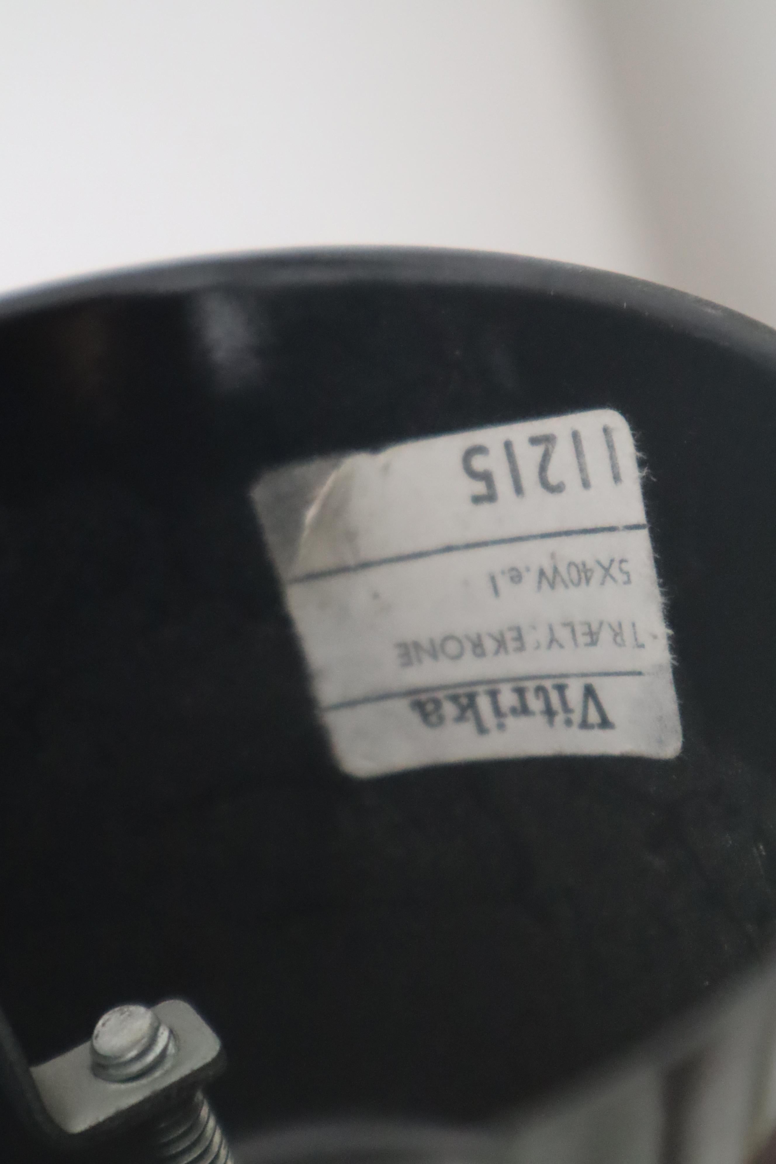 Lampadario in legno con bicchieri bianchi a forma di cipolla, Danimarca anni '60 in vendita 2