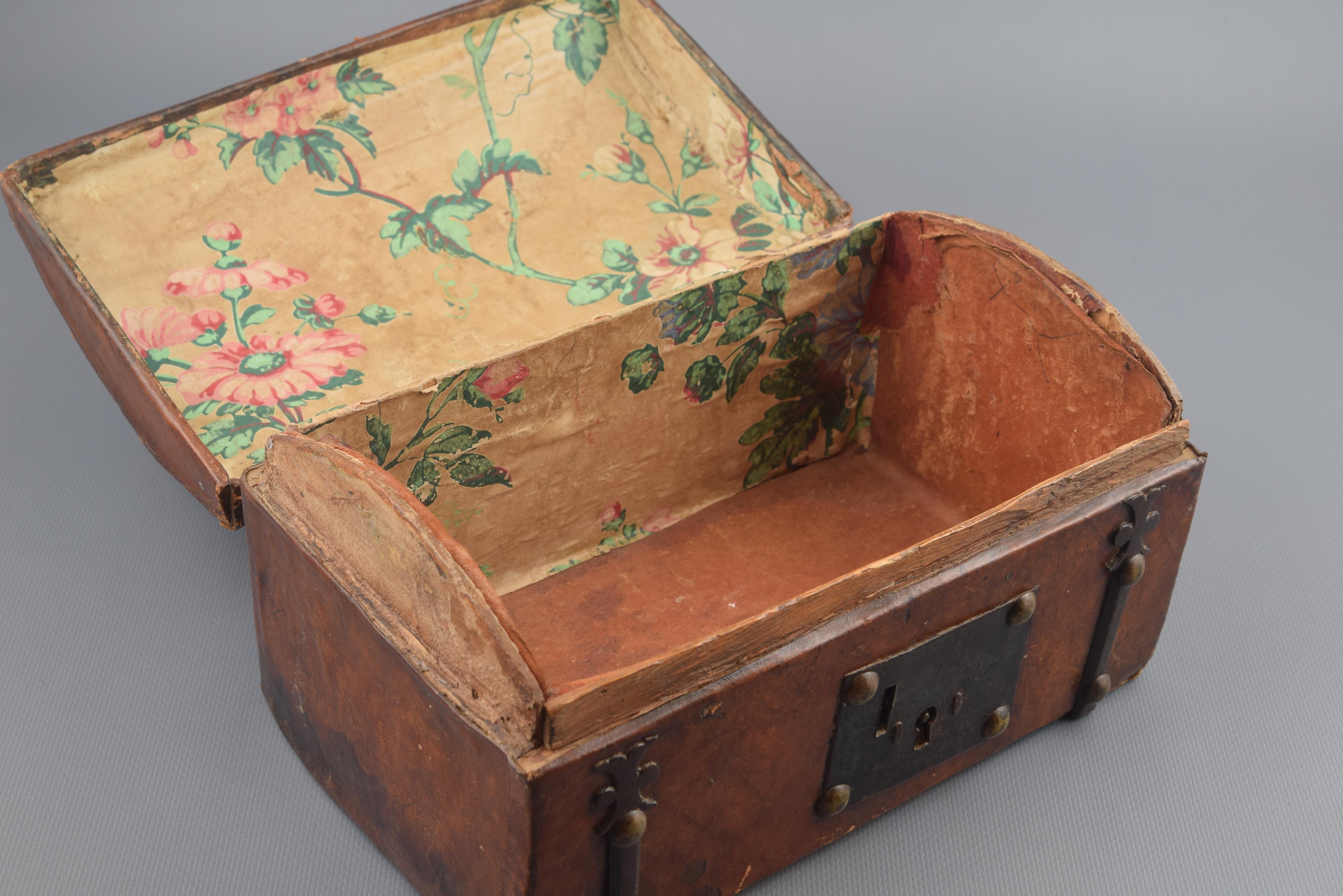 18th Century and Earlier Wooden Chest, Leather and Metal, 17th Century