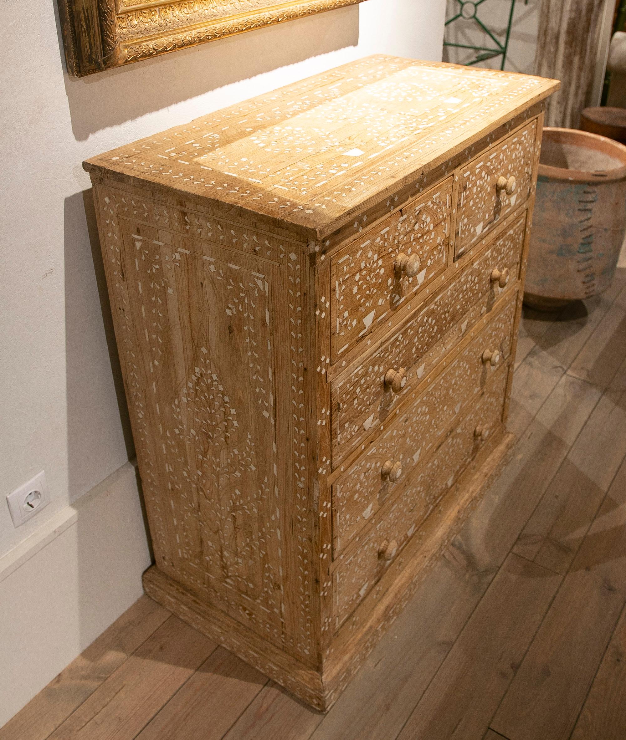Wooden Chest of Drawers with Inlaid Drawers with Flower Decorations For Sale 14