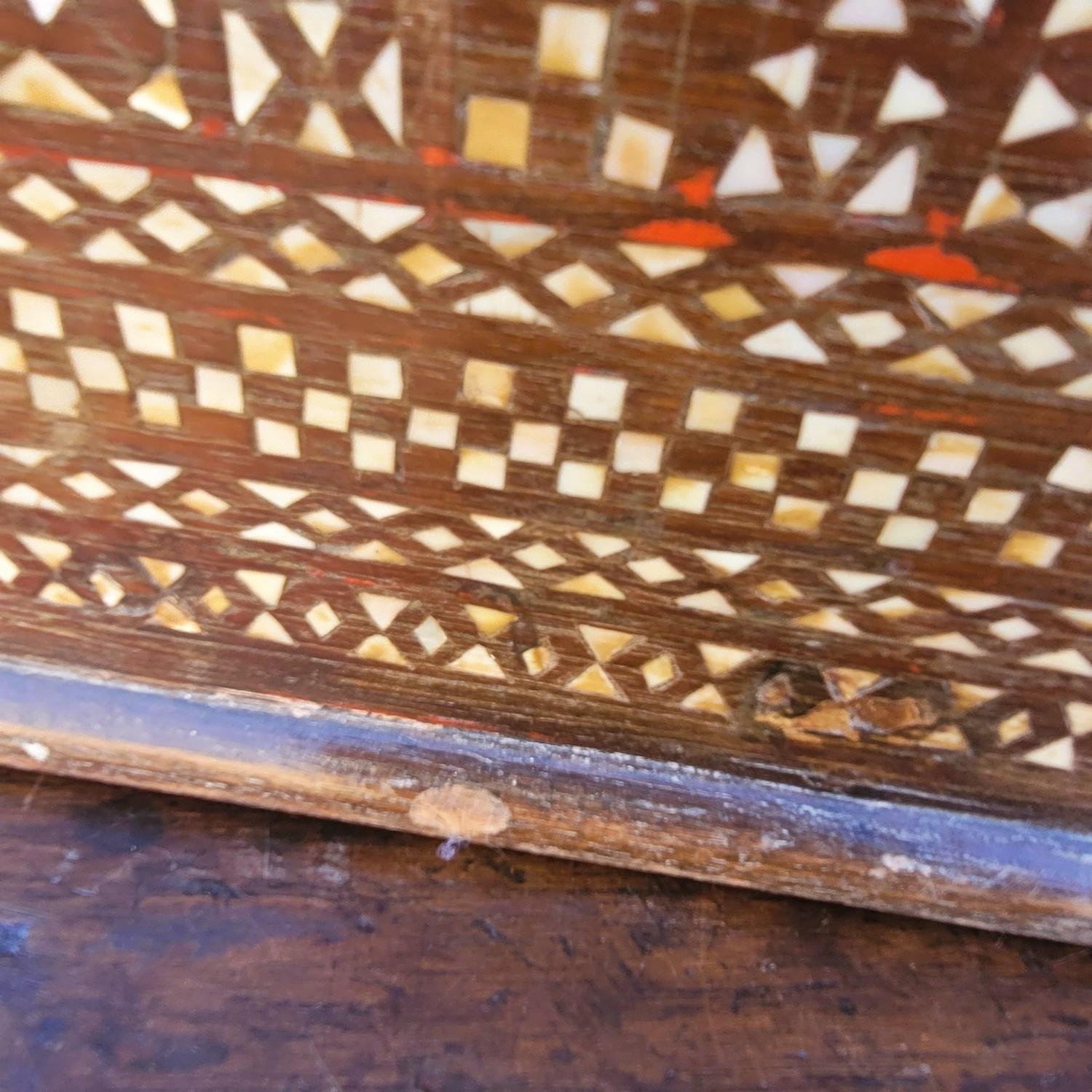 Arqueta de madera con marquetería de nácar, Siria, S. XIX en venta 5