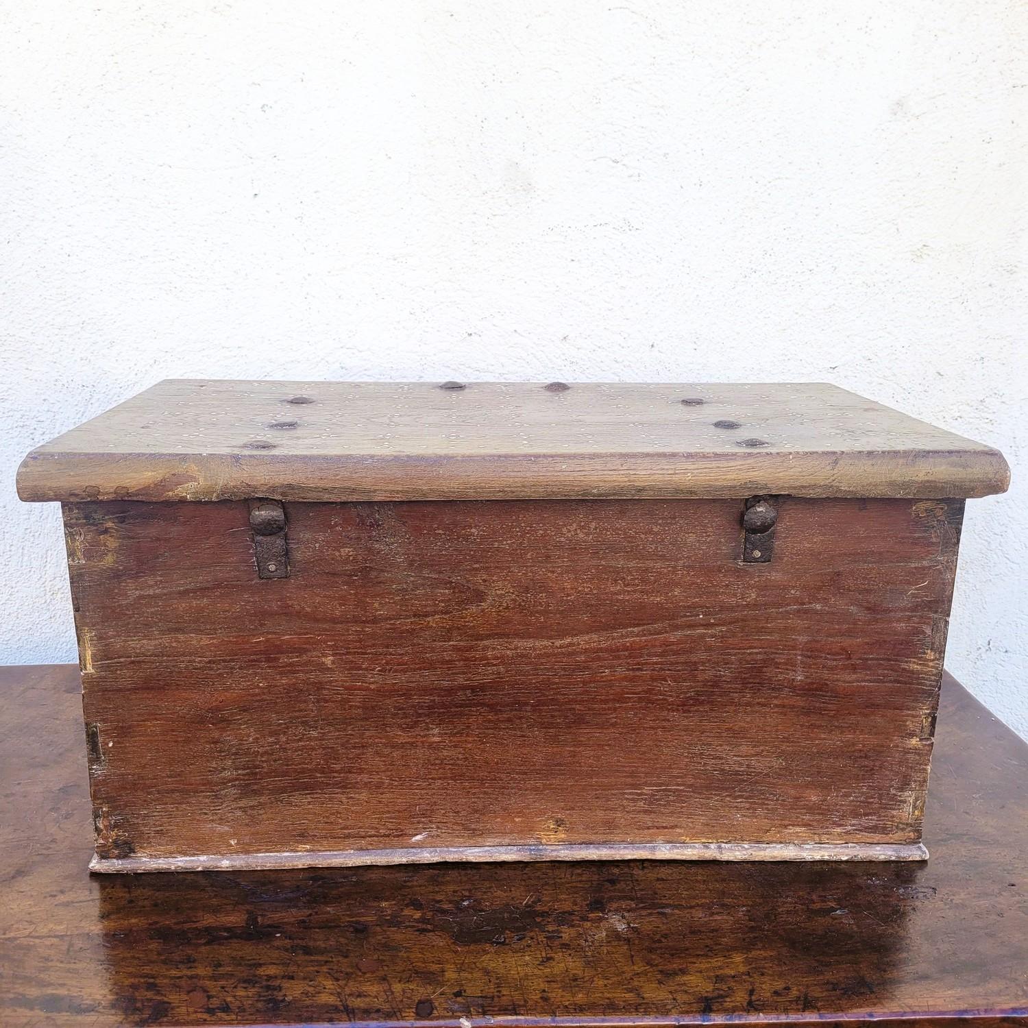 Arqueta de madera con marquetería de nácar, Siria, S. XIX en venta 7