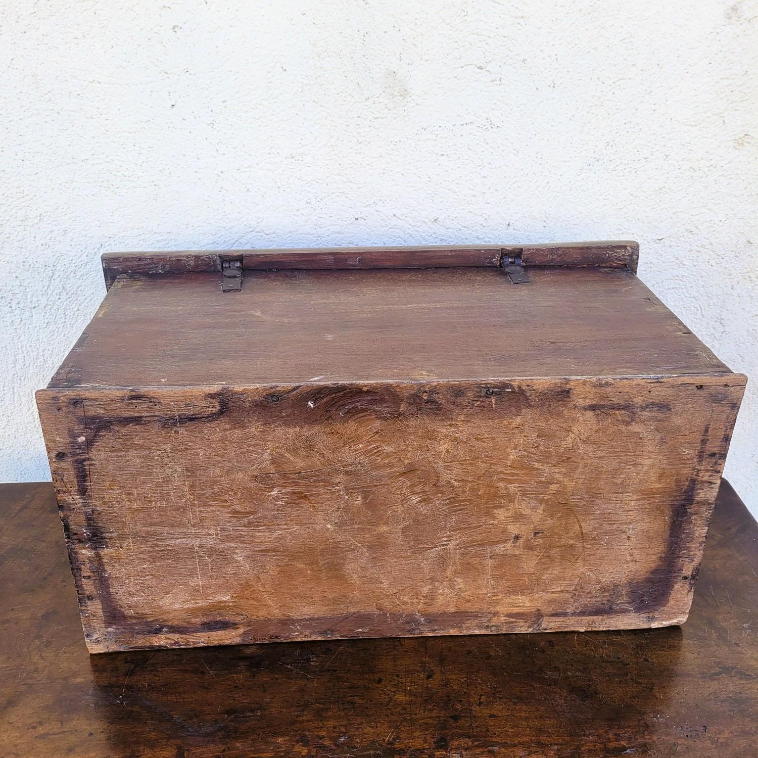 Arqueta de madera con marquetería de nácar, Siria, S. XIX en venta 8
