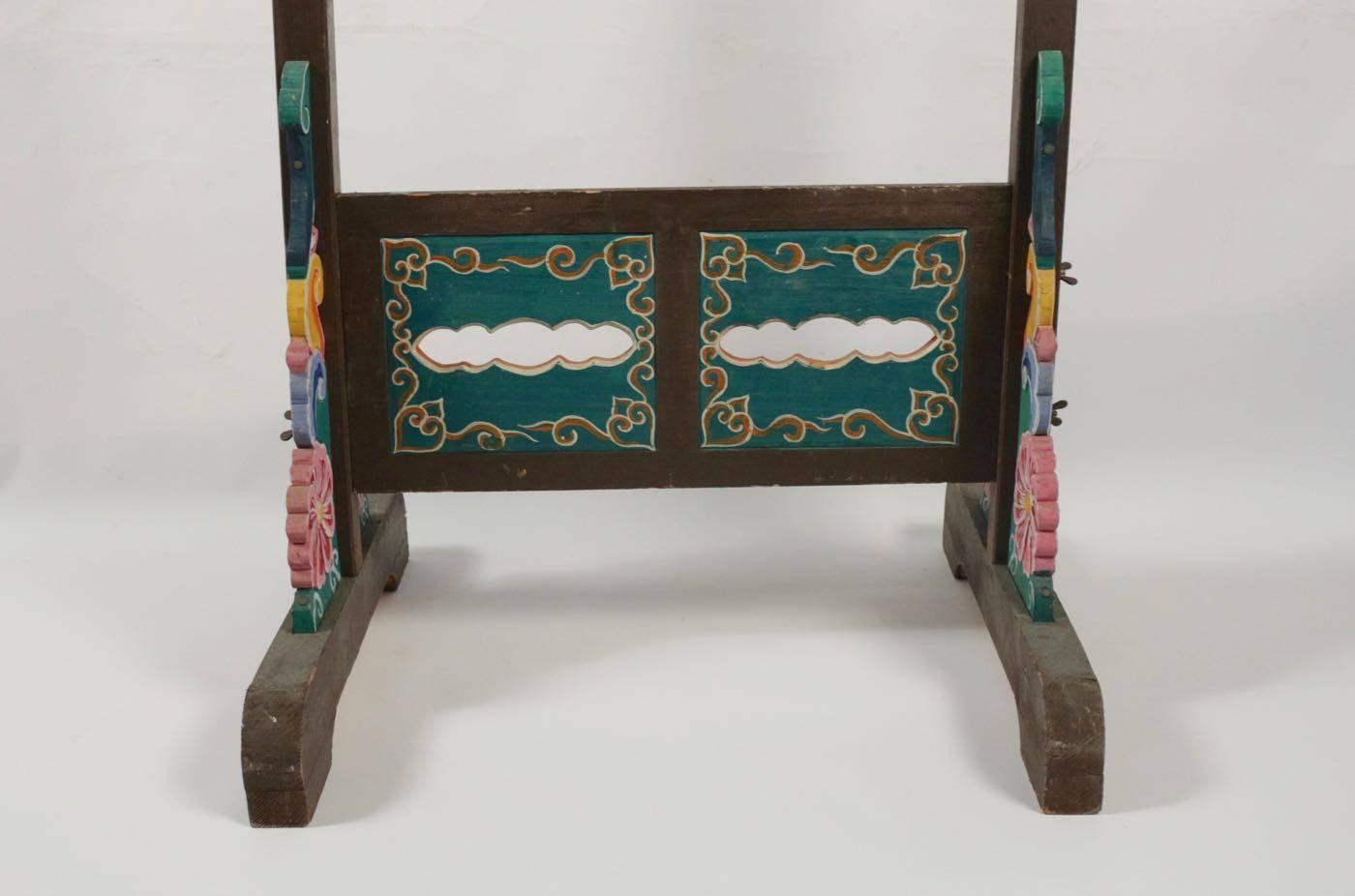 Wooden Chinese Element hand painted wood. 
h:178cm, l: 102cm, p: 60cm