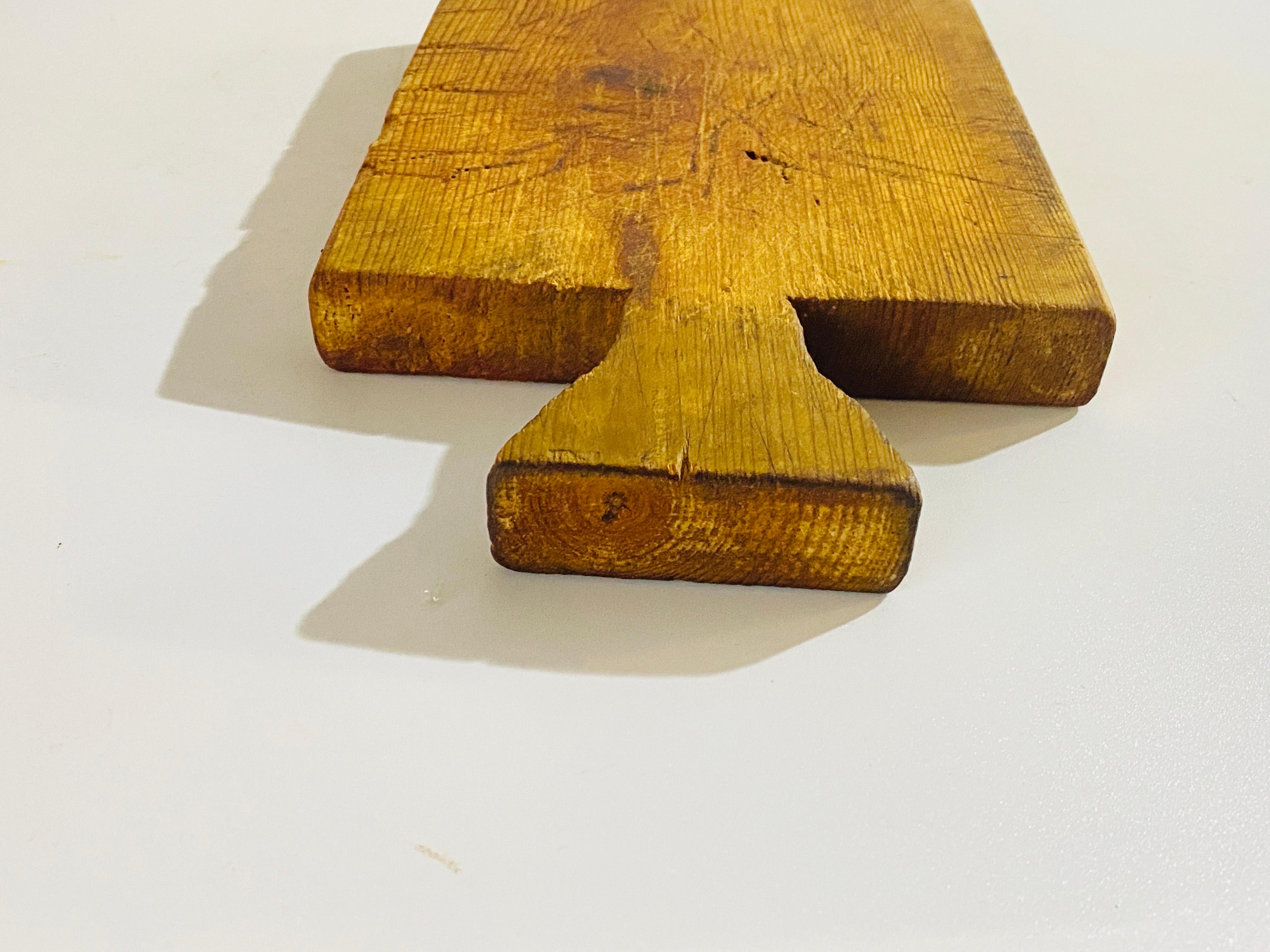 Wooden Chopping or Cutting Board Old Patina, Brown Color, French, 20th Century In Fair Condition For Sale In Auribeau sur Siagne, FR