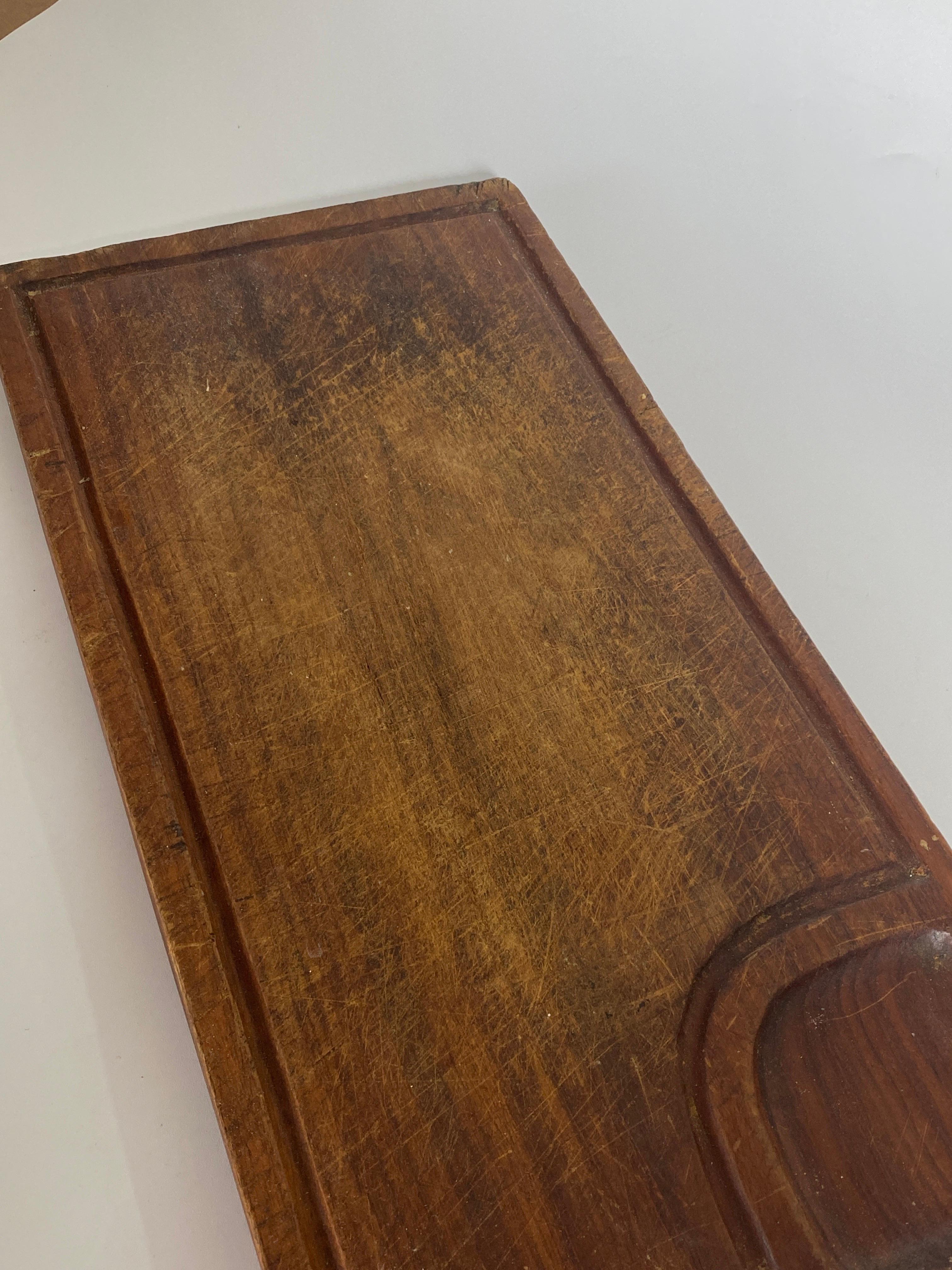 Patiné  Planche à découper ou à découper en bois, patine ancienne, couleur marron, France, XXe siècle en vente