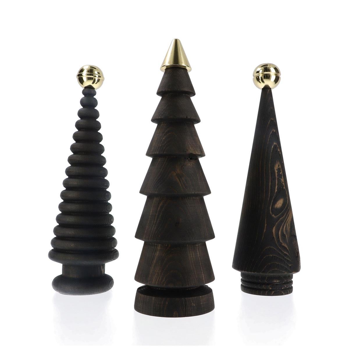 Das moderne und elegante Weihnachtsbaumset aus massivem Zedernholz ist eine ästhetische und funktionelle Wahl für Ihre Weihnachtsdekoration. Inspiriert von den natürlichen Formen von Zeder, Tanne und Juniper, ist dieses minimalistische Baumset aus