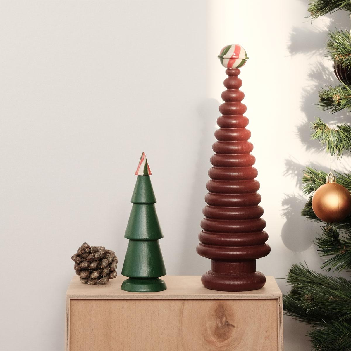 Holz-Weihnachtsbaum-Set - Zeder mit Keramikspitze, mittelgroß (Handgefertigt) im Angebot