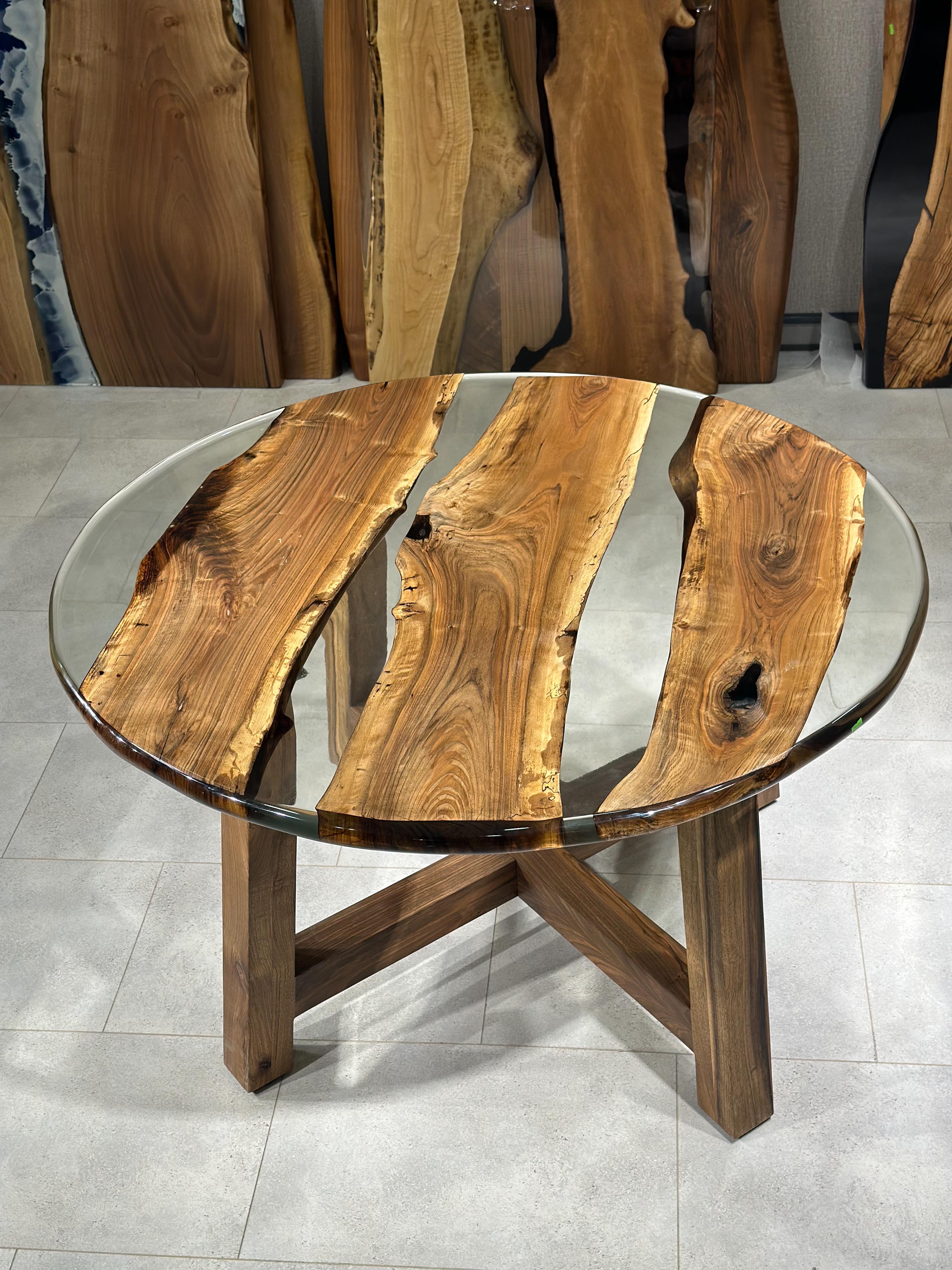 Arts and Crafts Table ronde en résine transparente en bois en vente