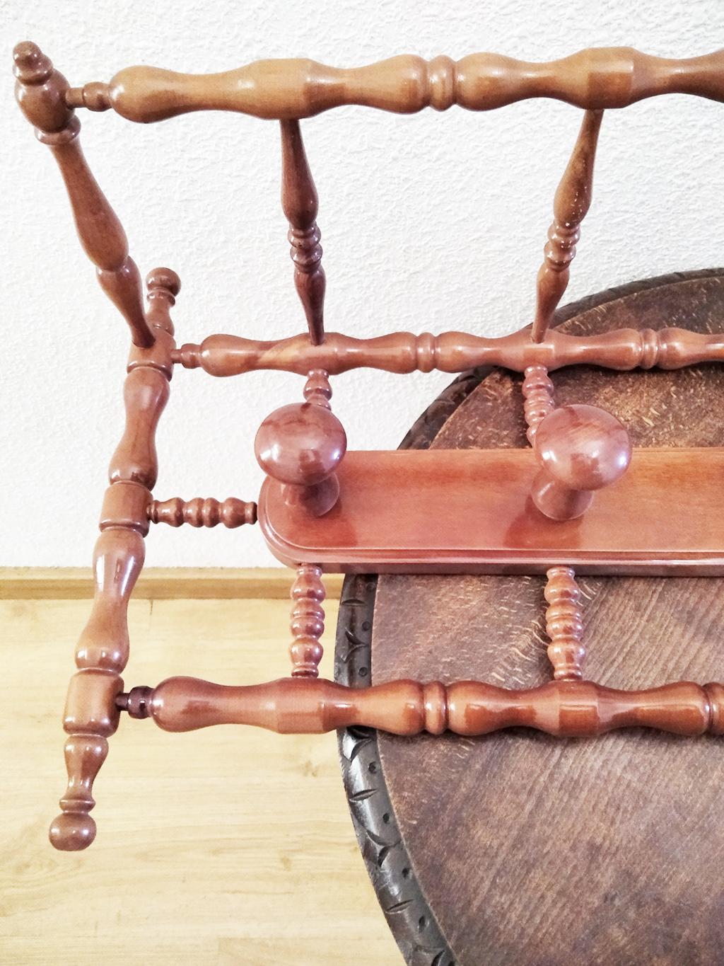 Coat Rack Honey Colored Turned Beech Wood 5 Hangers and Upper Trunk, Early 20th For Sale 4