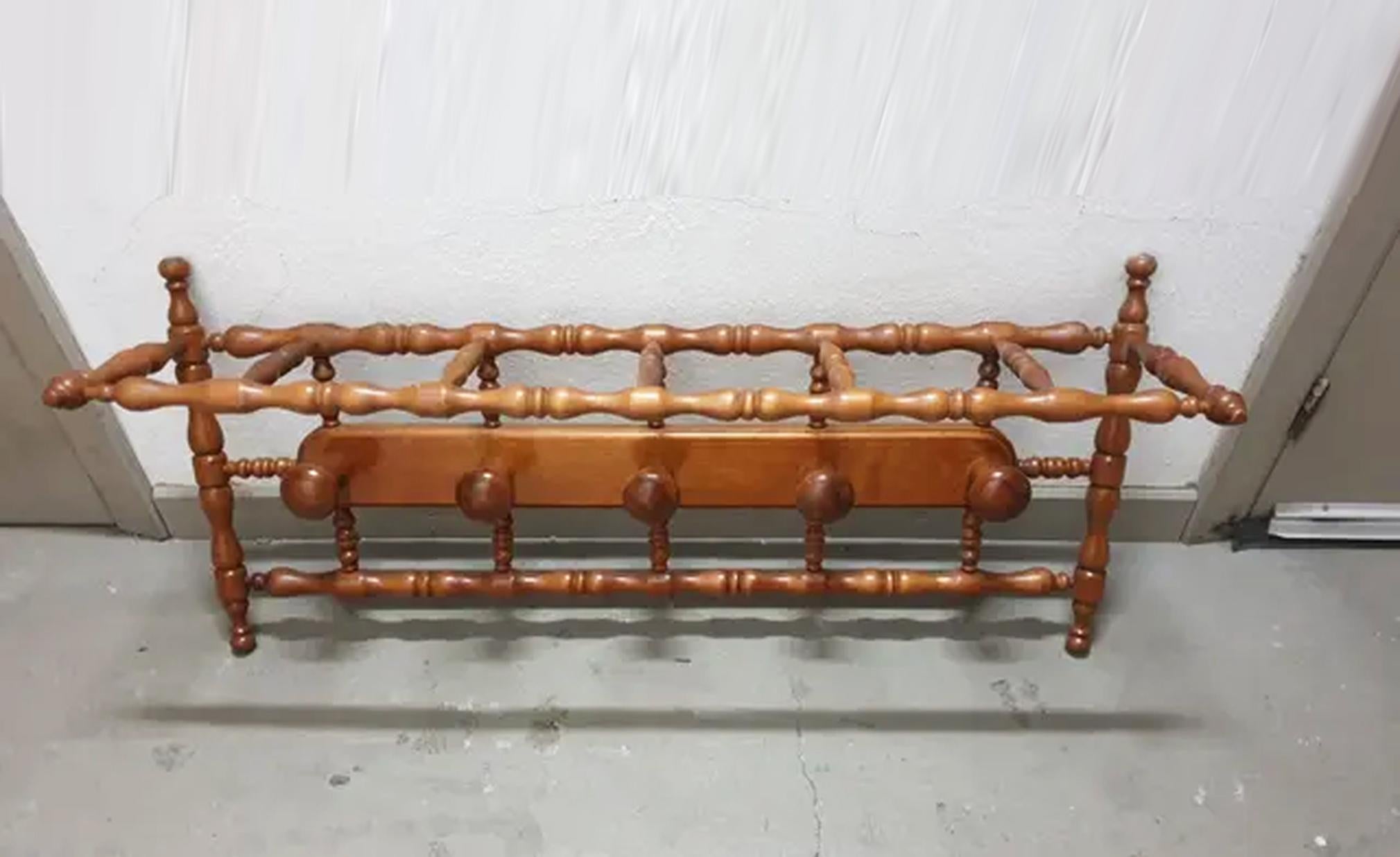 Arts and Crafts Coat Rack Honey Colored Turned Beech Wood 5 Hangers and Upper Trunk, Early 20th For Sale