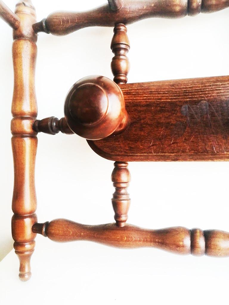 Spanish Coat Rack Honey Colored Turned Beech Wood 5 Hangers and Upper Trunk, Early 20th For Sale