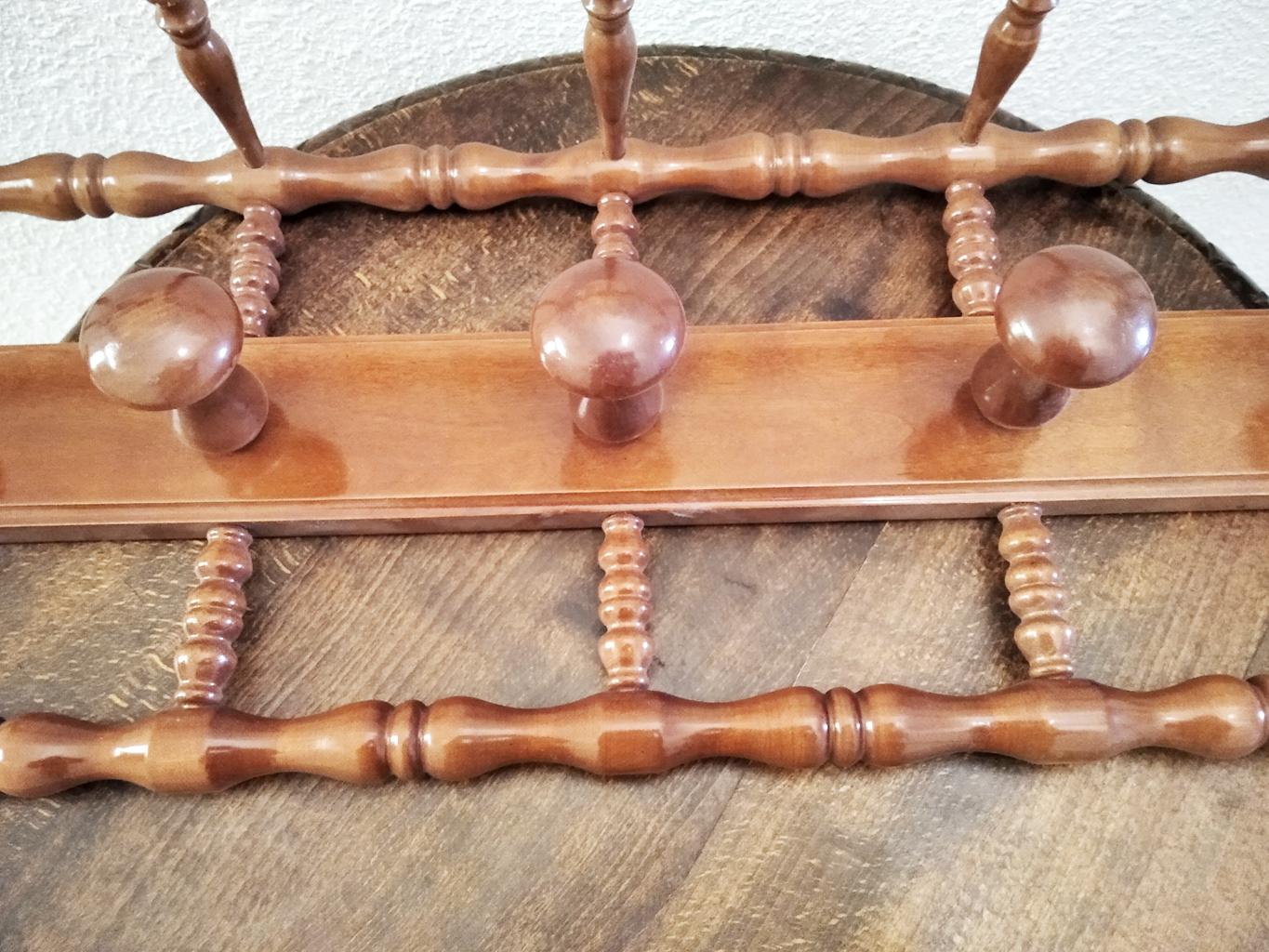 Coat Rack Honey Colored Turned Beech Wood 5 Hangers and Upper Trunk, Early 20th For Sale 2