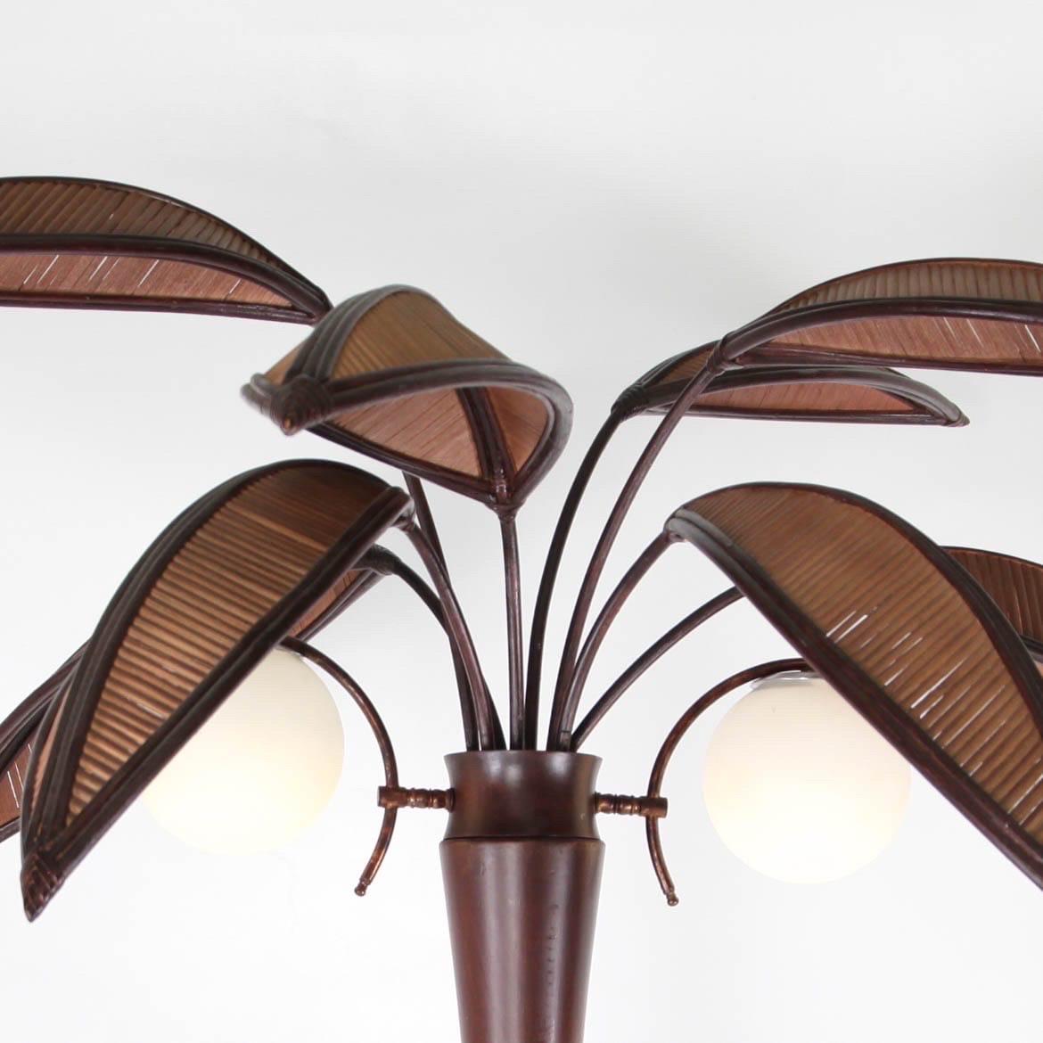 Wooden « coconut tree » floor lamp For Sale 1
