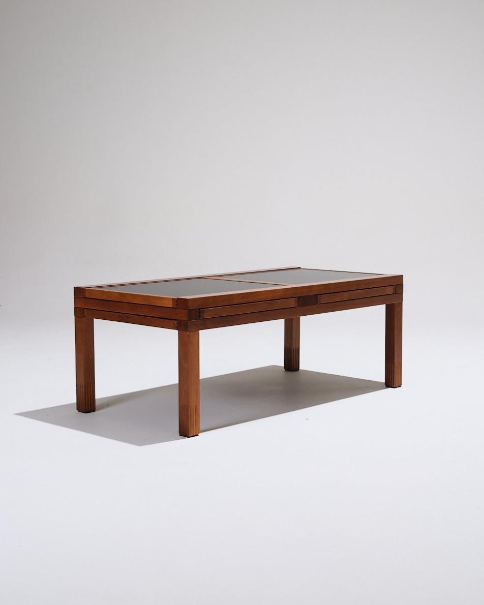 Table basse en bois, Bernard Vuarnesson, 1970 Bon état - En vente à PARIS, FR