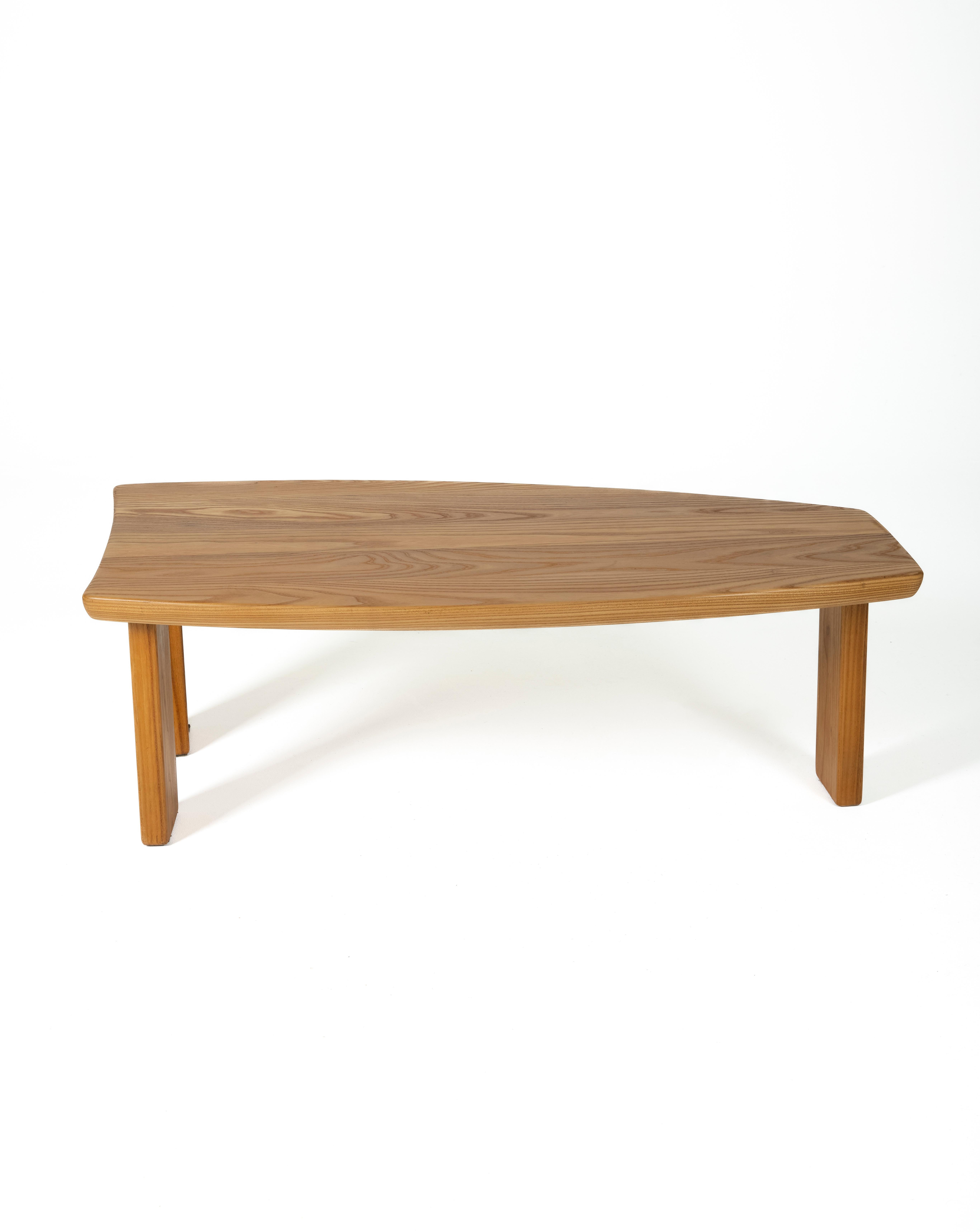 Free-form solid elm coffee table from the 1980s. In very good condition.
LP337