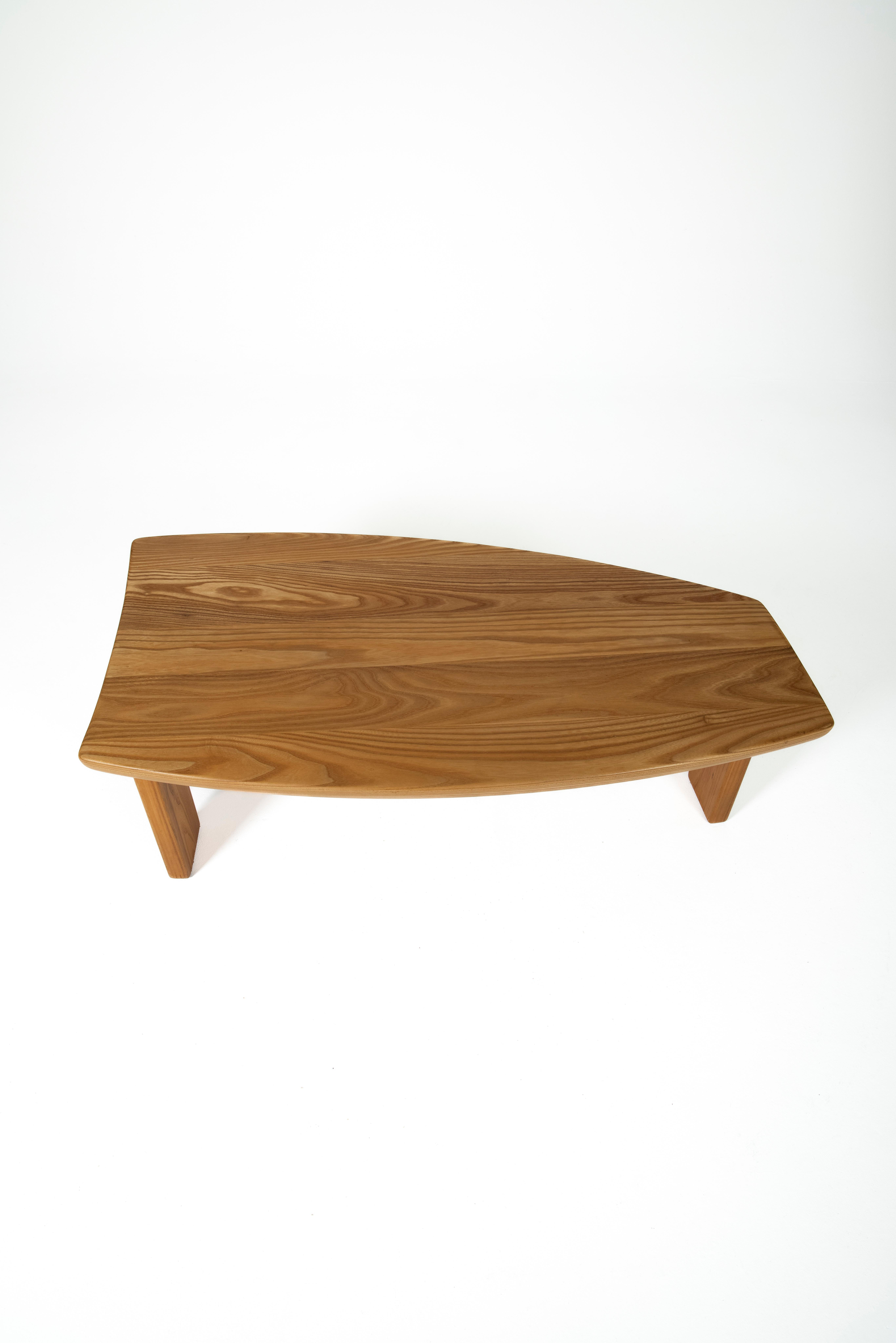 Wooden coffee table In Excellent Condition For Sale In PARIS, FR