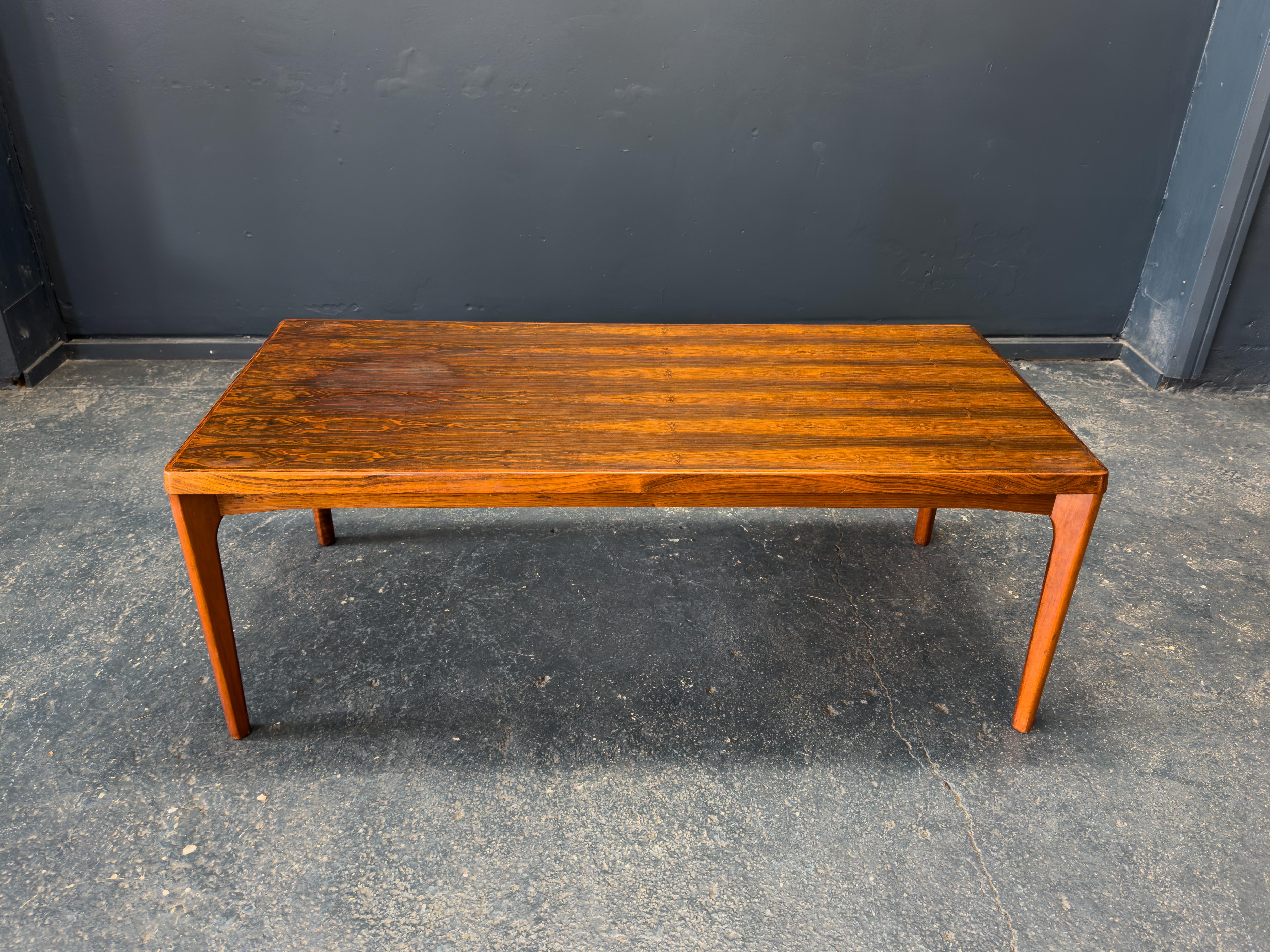 20ième siècle Table basse en bois en vente