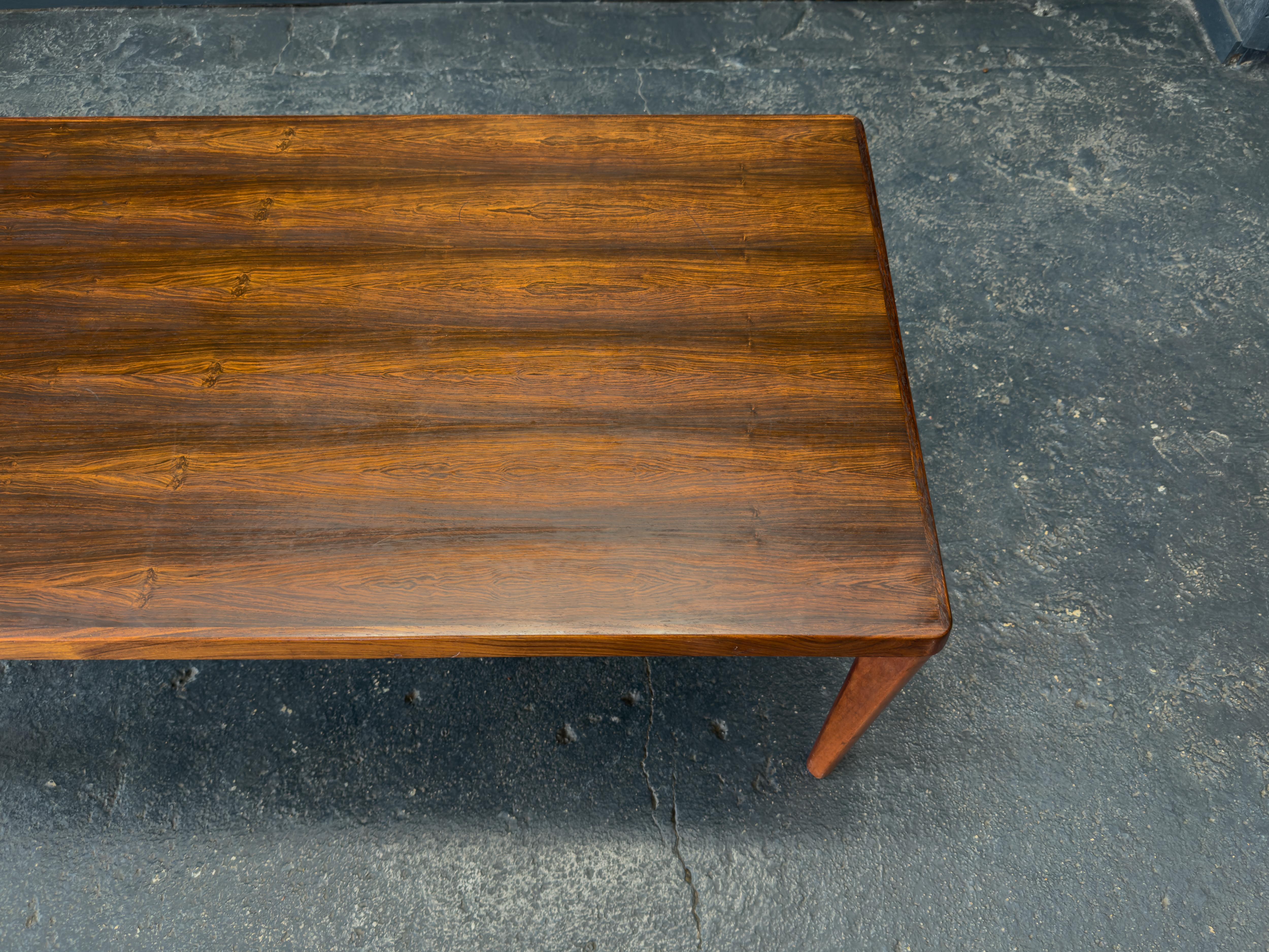Table basse en bois en vente 1
