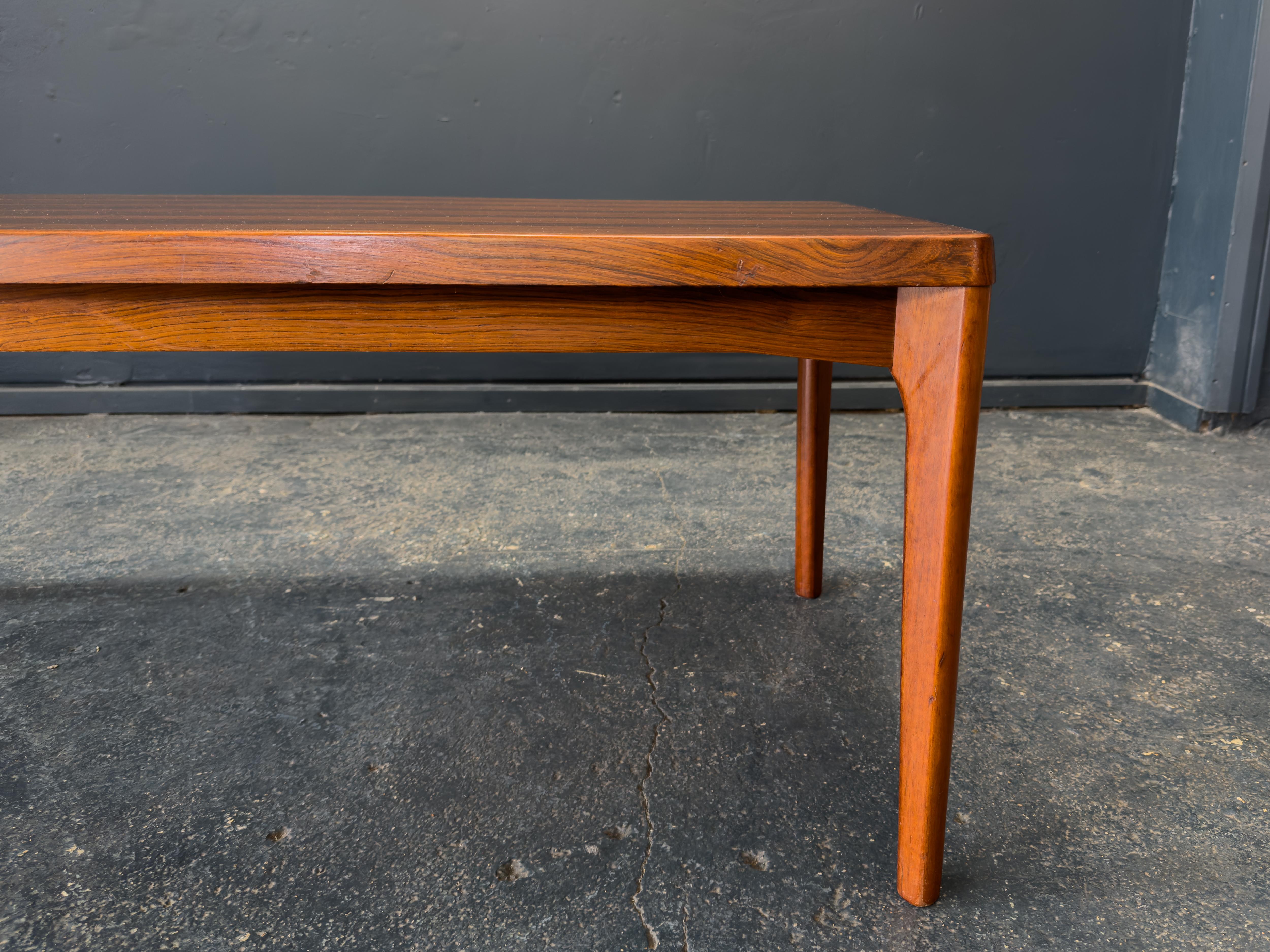 Table basse en bois en vente 3