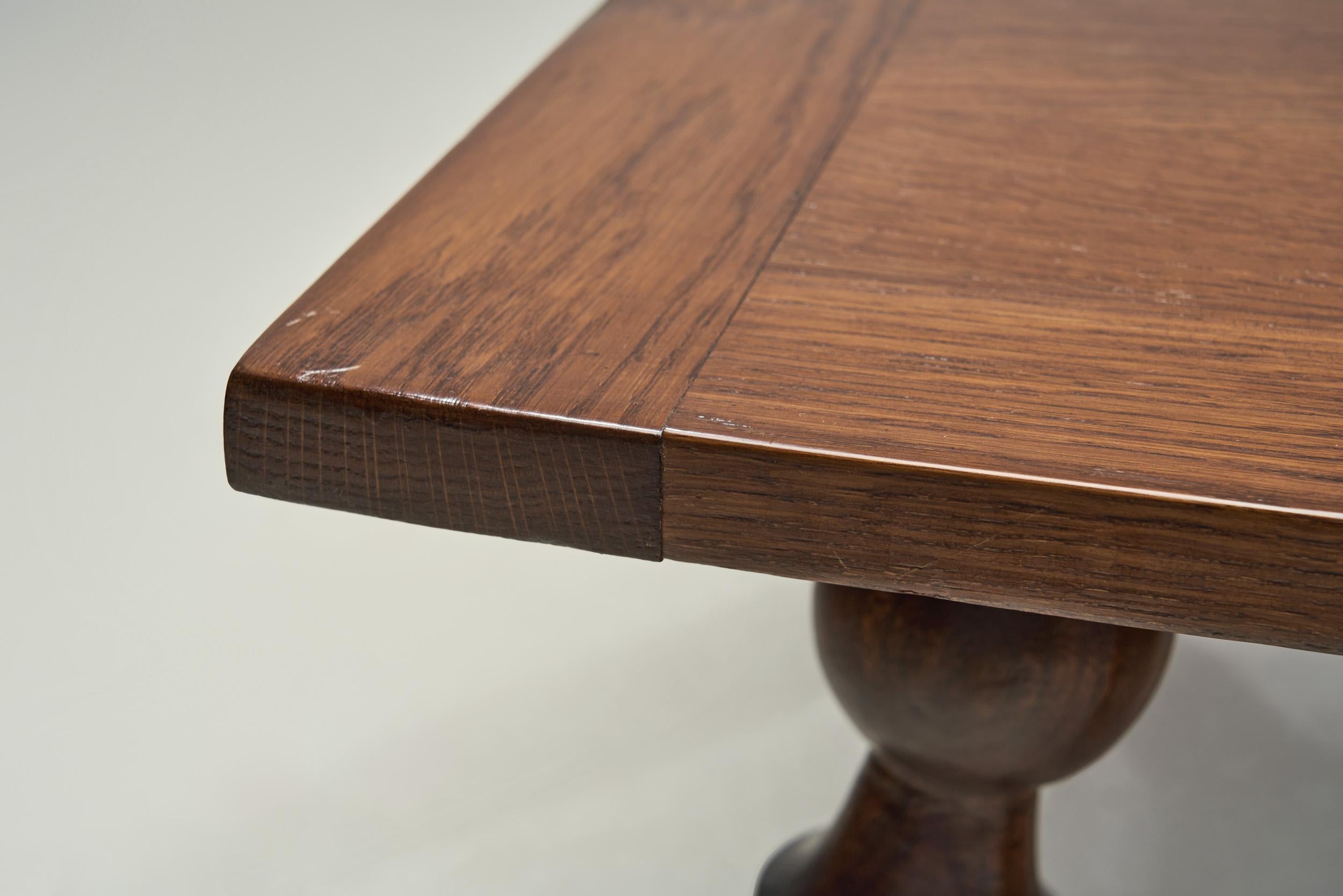 Table basse en bois à la manière de Charles Dudouyt, France Début du 20e siècle en vente 4